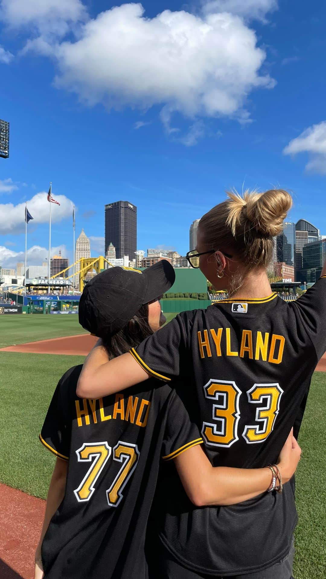 Brooke Marie Hylandのインスタグラム：「Yinzerpalooza 2024 💛🖤⚾️」