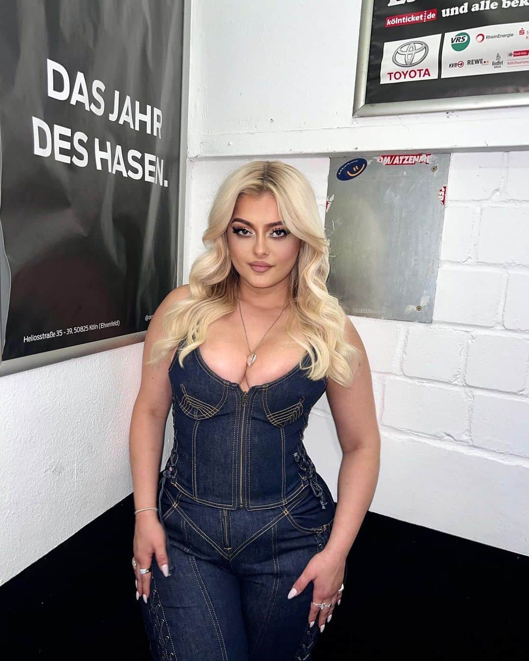 Bebe Rexhaのインスタグラム：「ich liebe dich deutschland」