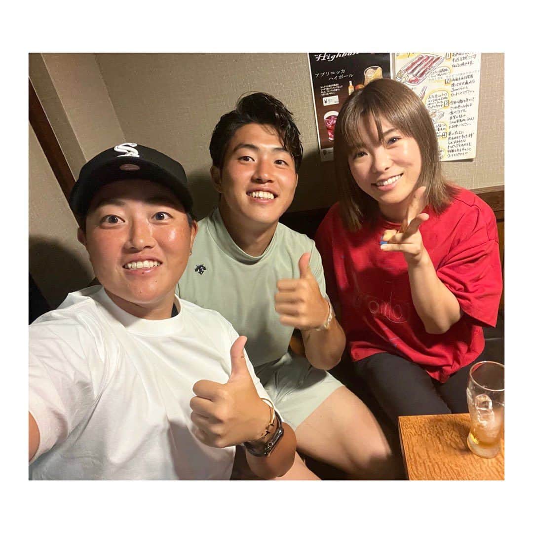 堀奈津佳のインスタグラム：「⁡ natsuka...  楽天スーパーレディース⛳️応援して頂きありがとうございました。 ⁡ 2日目後半、雷の接近により競技が一時中断😖 ⁡ 再開後、現地で応援して下さっていた方々が暑さで疲れている中、待っていて下さり、最後まで応援して下さり本当に嬉しかったです。 ⁡ ありがとうございました‼︎ ⁡ 今度は結果で答えられるようにします。 ⁡ 連日厳しい暑さでしたので、体調には お気をつけてくださいね。 ⁡ 写真は練習日に、はるやんとたっくんと食事行ったときの♡ はるやんの頑張りに刺激をもらい、 たっくんの全てに癒されました。 仲良くしてくれてありがとう😌 ⁡ #lpga#楽天#楽天スーパーレディース」