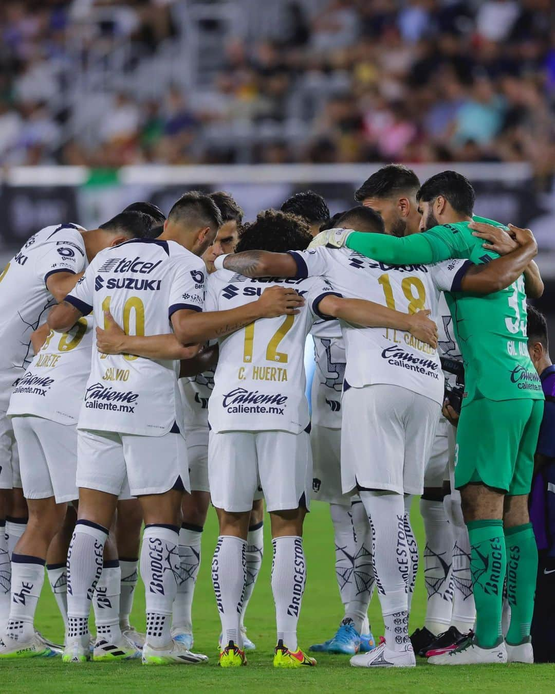 リサンドロ・マガジャンさんのインスタグラム写真 - (リサンドロ・マガジャンInstagram)「Trabajar y seguir.  Este es el camino.  Vamos @pumasmx 🔵🟡⚽️」7月31日 8時09分 - licha.magallan