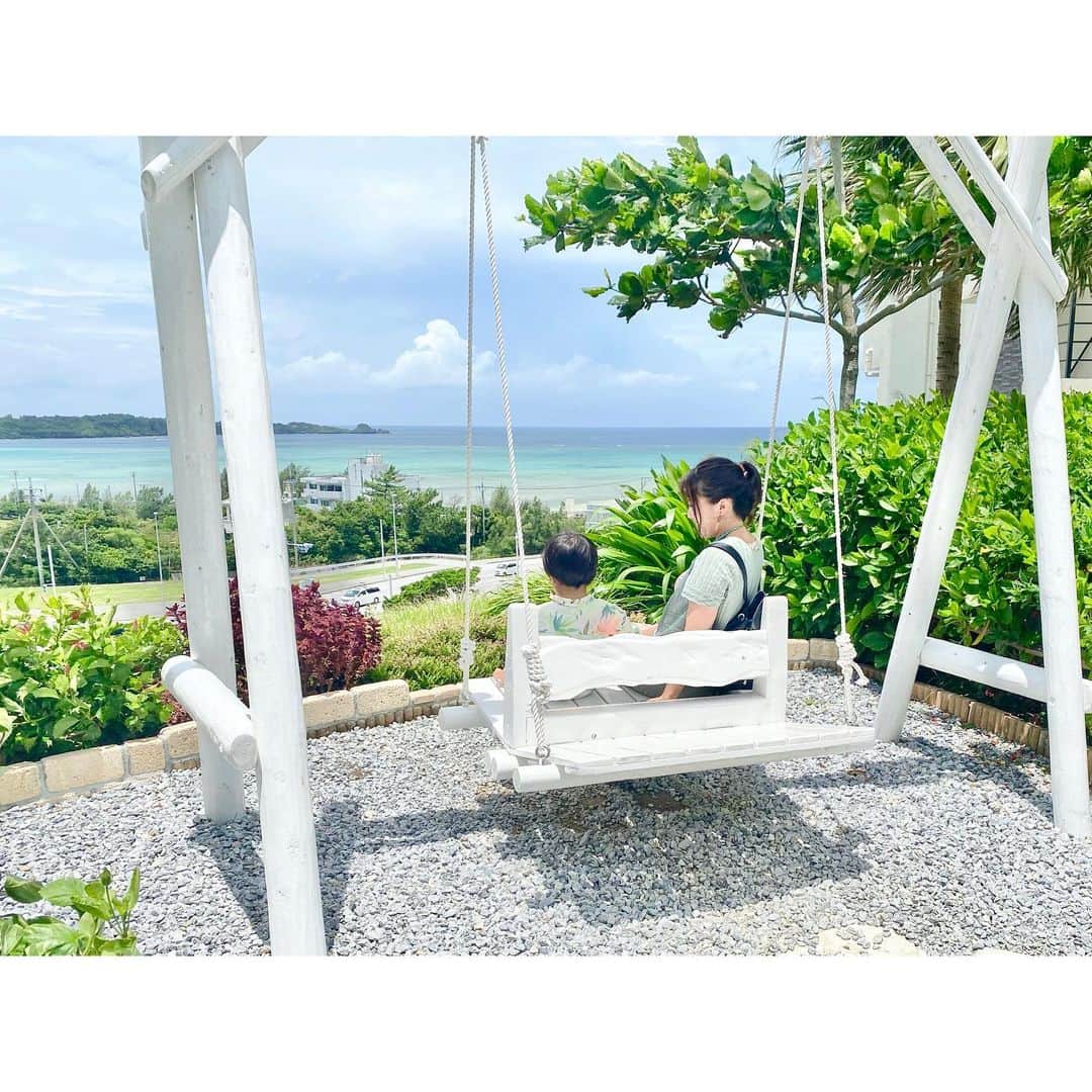 鬼頭由芽のインスタグラム：「・ 沖縄写真ラスト☀️🏝  ホテルもとっても素敵なところで 写真撮り続けてた😂  #hiyoriオーシャンリゾート沖縄 また行きたい♪ あ、五枚目自撮りでーす😂😂😂  ４日通してほぼ良いお天気で良かったー✨  #HIYORIフォト2023」