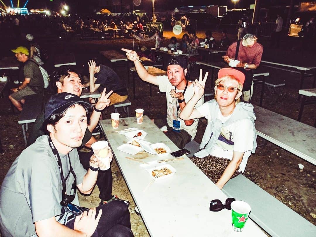 柳沢亮太のインスタグラム：「2023.07.30 苗場スキー場″FUJI ROCK FESTIVAL'23″ #オフショット #SUPERBEAVER #fujirock #フジロック #写殺 @cazrowaoki」
