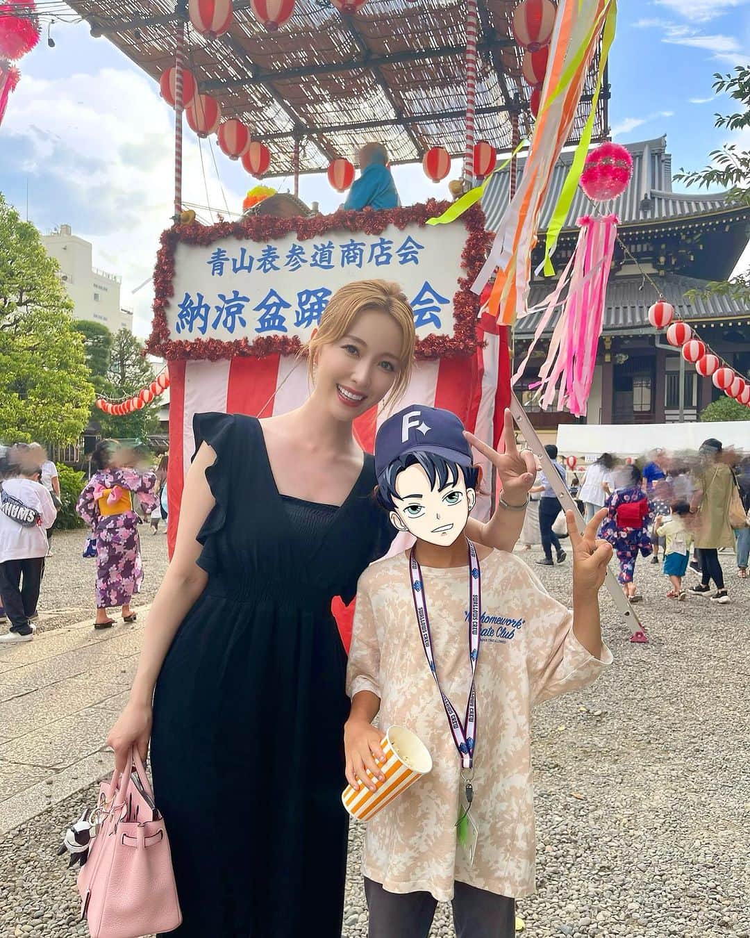 瀬戸早妃のインスタグラム：「夏祭り〜👘🍧  表参道のど真ん中にこんな素敵な お祭りがあるとは🏮✨  懐かしい水のゲームのおもちゃ見て テンション上がりました🫶🎮  #夏祭り」