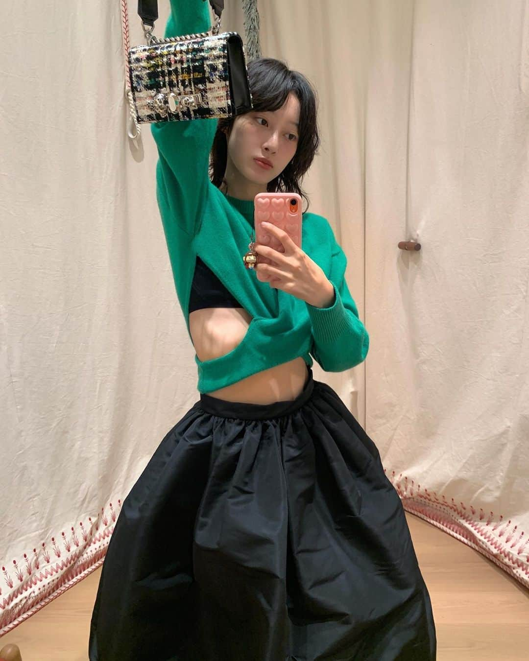 Soyu（Marie）さんのインスタグラム写真 - (Soyu（Marie）Instagram)「#광고 @alexandermcqueen   롯데백화점 월드타워점에서 맥퀸의 pre-aw23 컬렉션과 바이커 미니 주얼사첼백을 만나보세요👜🩵  #AlexanderMcqueen #McQueenPreAW23 #McQueenJewelledSatchel #알렉산더맥퀸」7月31日 19時51分 - merrymarie_