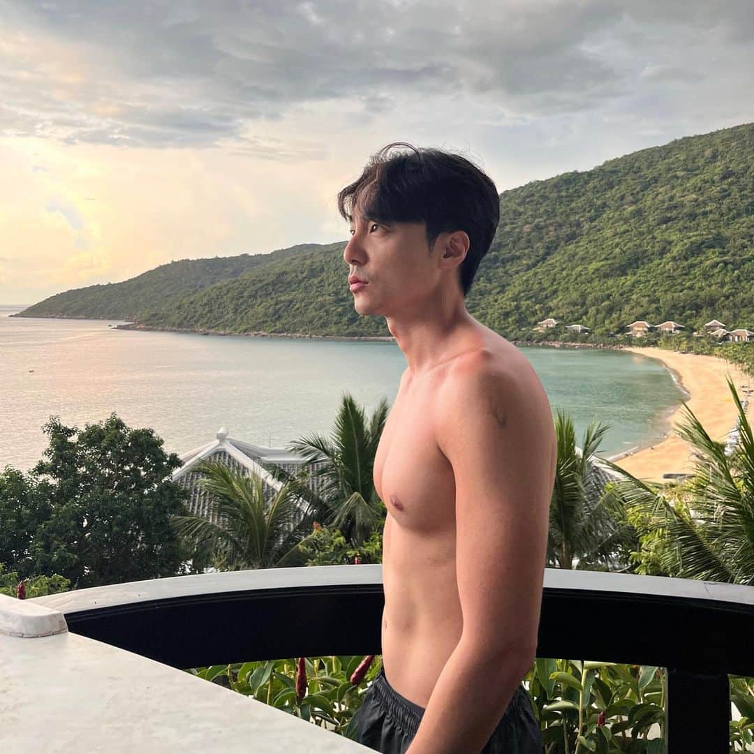 ロイ・キムさんのインスタグラム写真 - (ロイ・キムInstagram)「집에 오자마자 뭐 먹을지 맛 상상해보는 나」7月31日 18時25分 - roykimmusic