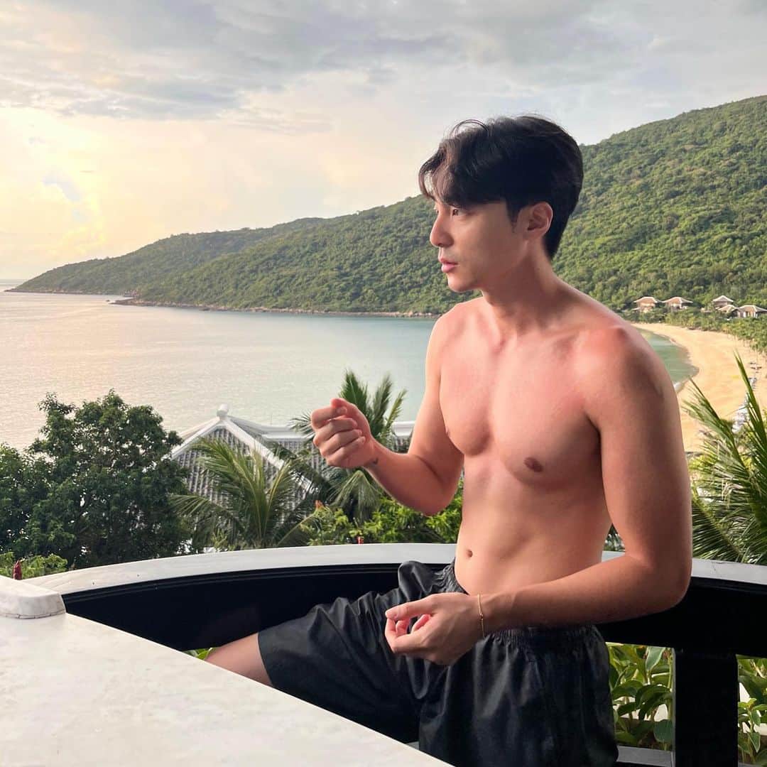 ロイ・キムさんのインスタグラム写真 - (ロイ・キムInstagram)「집에 오자마자 뭐 먹을지 맛 상상해보는 나」7月31日 18時25分 - roykimmusic