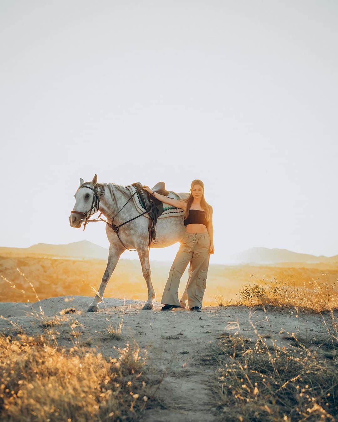 Nikki Leighさんのインスタグラム写真 - (Nikki LeighInstagram)「Sunset Ride🌅🐎 #horse #sunset  🧚🏻‍♀️ @missnikkileigh  🐎 @daltonbrothershorseranch  📸 @selimsendal  . . . .  #cappadocia #cappadociaultratrail #gocappadocia #horseriding #blackgirls #horsegirl #goturkiye #kapadokya #horse #horsepower #anatolia #horsegirls #kappadokien #goreme #rosevalley #lovehorses #mountaingirls#bucketlistexperience #placetobe #amazingplaces #turkiye」7月31日 18時21分 - missnikkileigh