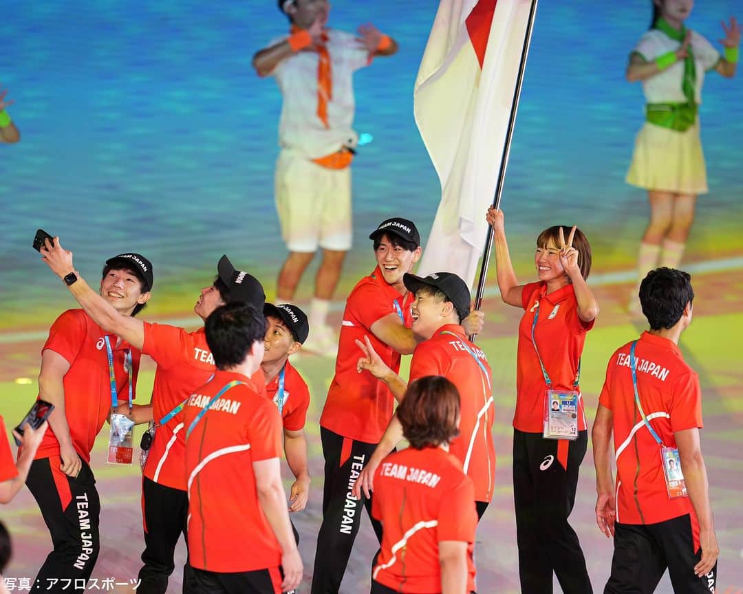 日本オリンピック委員会さんのインスタグラム写真 - (日本オリンピック委員会Instagram)「NICE SHOT📸ˎˊ˗  FISUワールドユニバーシティゲームズ より  開会式での日本選手団をお届け🇯🇵  #Chengdu2021 #FISUGames  #TEAMJAPAN #がんばれニッポン」7月31日 18時23分 - teamjapanjoc