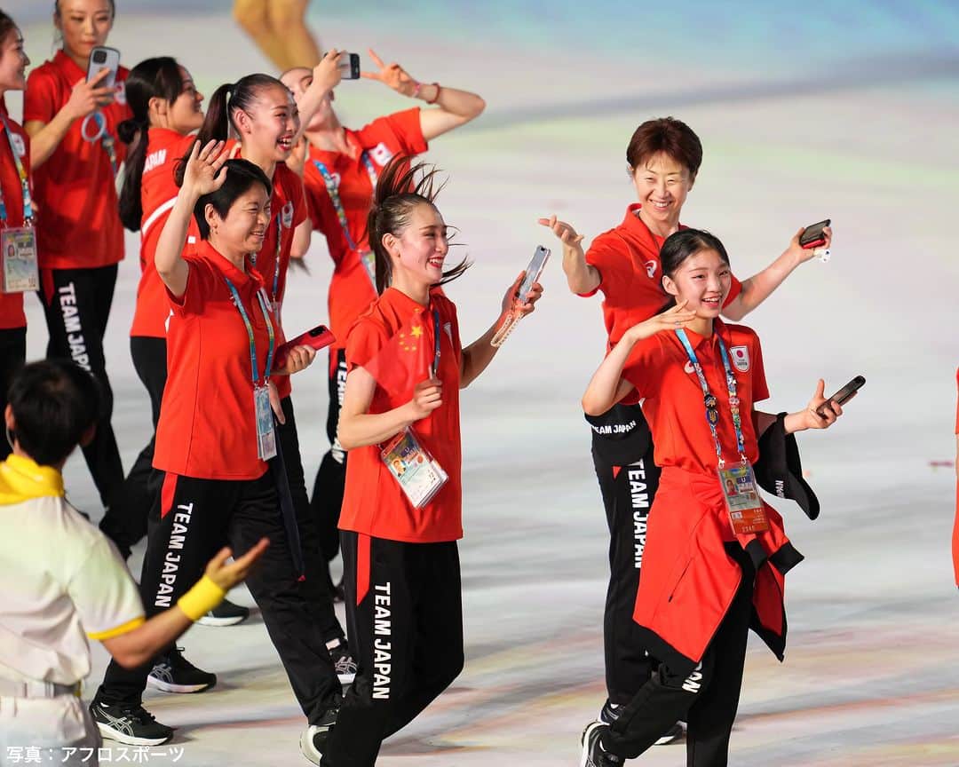 日本オリンピック委員会さんのインスタグラム写真 - (日本オリンピック委員会Instagram)「NICE SHOT📸ˎˊ˗  FISUワールドユニバーシティゲームズ より  開会式での日本選手団をお届け🇯🇵  #Chengdu2021 #FISUGames  #TEAMJAPAN #がんばれニッポン」7月31日 18時23分 - teamjapanjoc