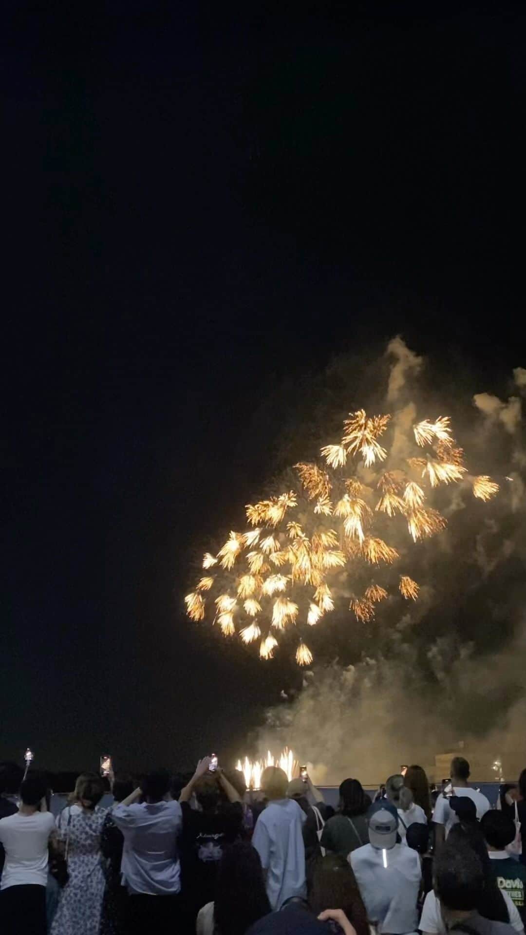 大久保琉唯のインスタグラム：「firecrackers🎆 #花火大会 #花火」