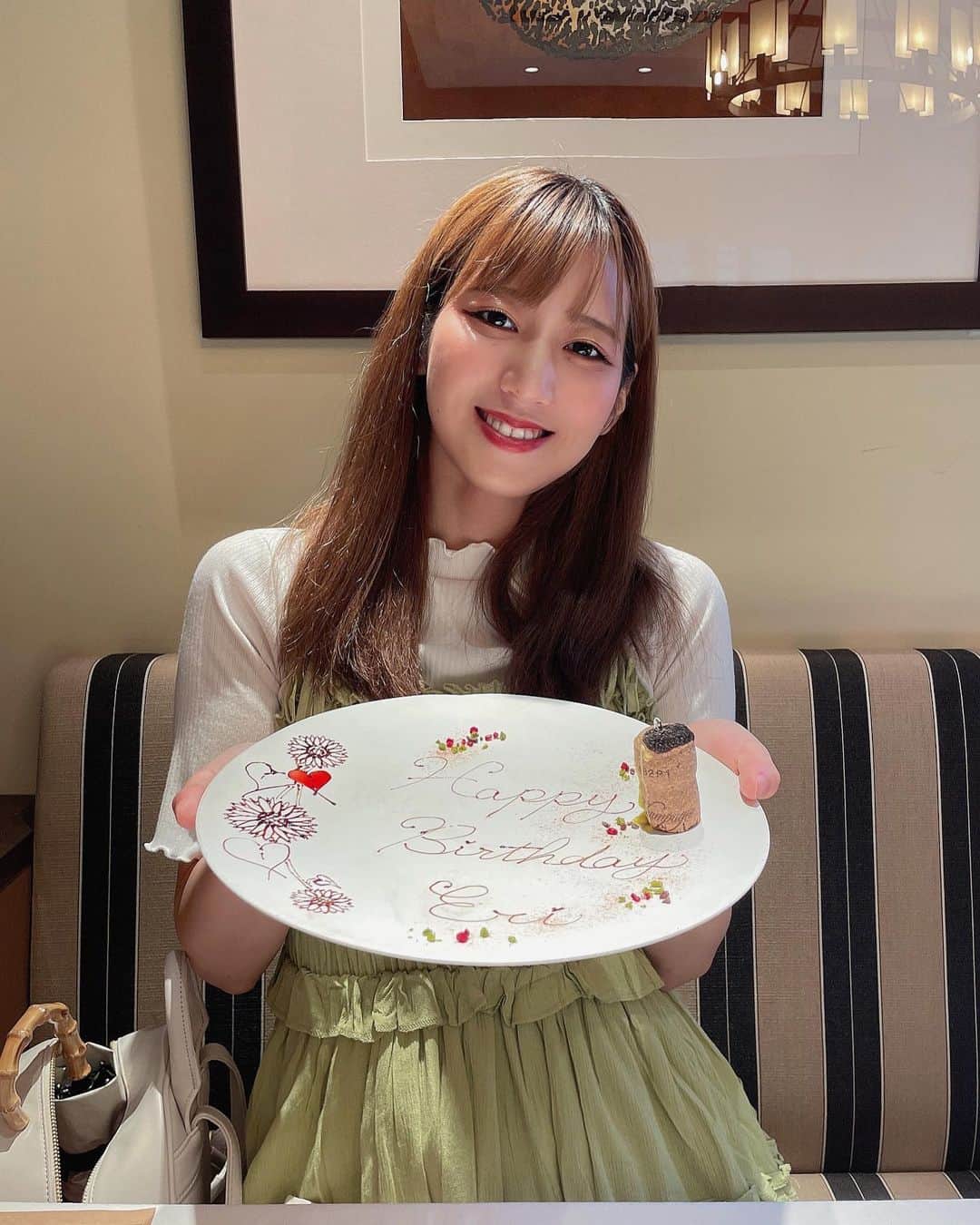 美羽えりのインスタグラム：「お祝いてくれた🍰ྀི ♥️ . #ありがとう ♡ #お祝い #誕生日プレート #誕生日 #お洒落ディナー #トリュフ  #birthdayparty #dinner #truffle  #Japan #TerresdeTruffes」