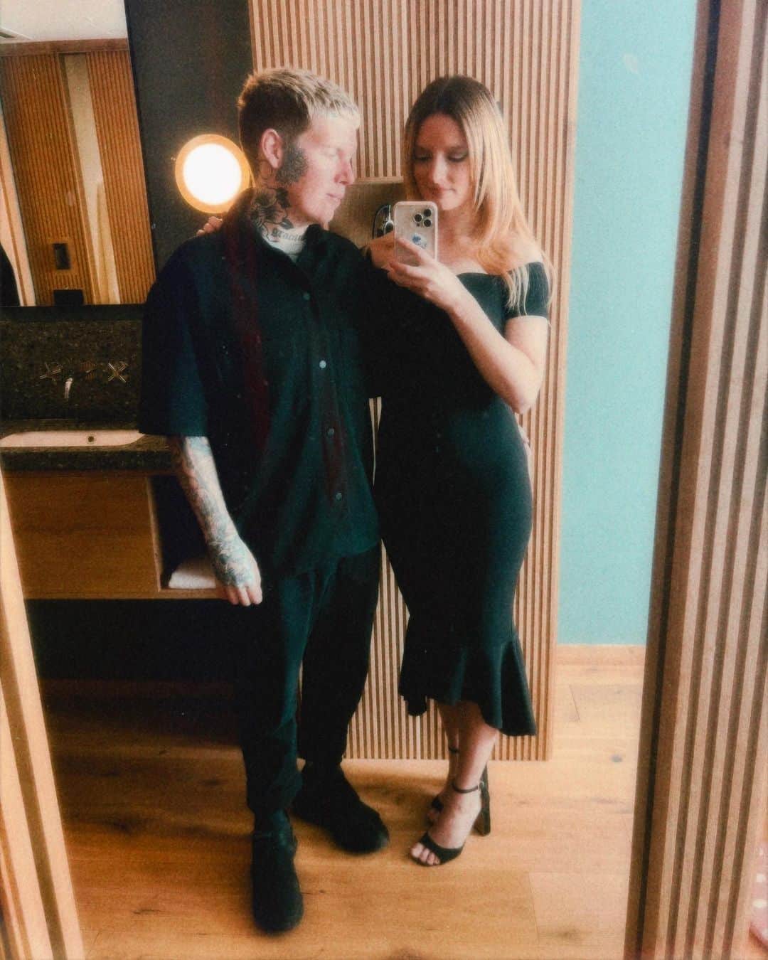 ダコタ・ブルー・リチャーズのインスタグラム：「It’s a nice day for a goth wedding 🦇」