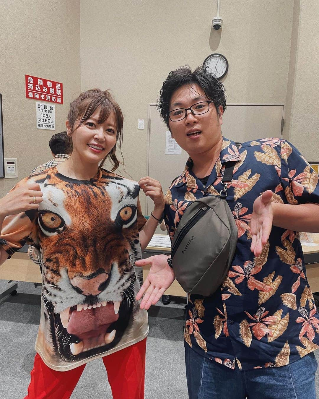 井上志帆子さんのインスタグラム写真 - (井上志帆子Instagram)「. 福吉座第4回公演『ゲラップ・ベイベ〜』 📍ぽんプラザホール 2023/07/24〜26  大人数でしたねえ！それぞれの個性が爆発してて面白かったです。 私たちの吉福レッドマングース隊も中々パンチありましたね🐯 カネコ役とっても楽しかったです！  🐯の衣装は、フルハウス河野くんの私服でした。貸してくれてありがとう！！  皆様ありがとうございました！  #福吉座#サプライズメーカーpanda #ゲラップベイベー#舞台#吉福レッドマングース隊 #🐯のシャツ2軍私服らしい」7月31日 18時37分 - shiriko0316