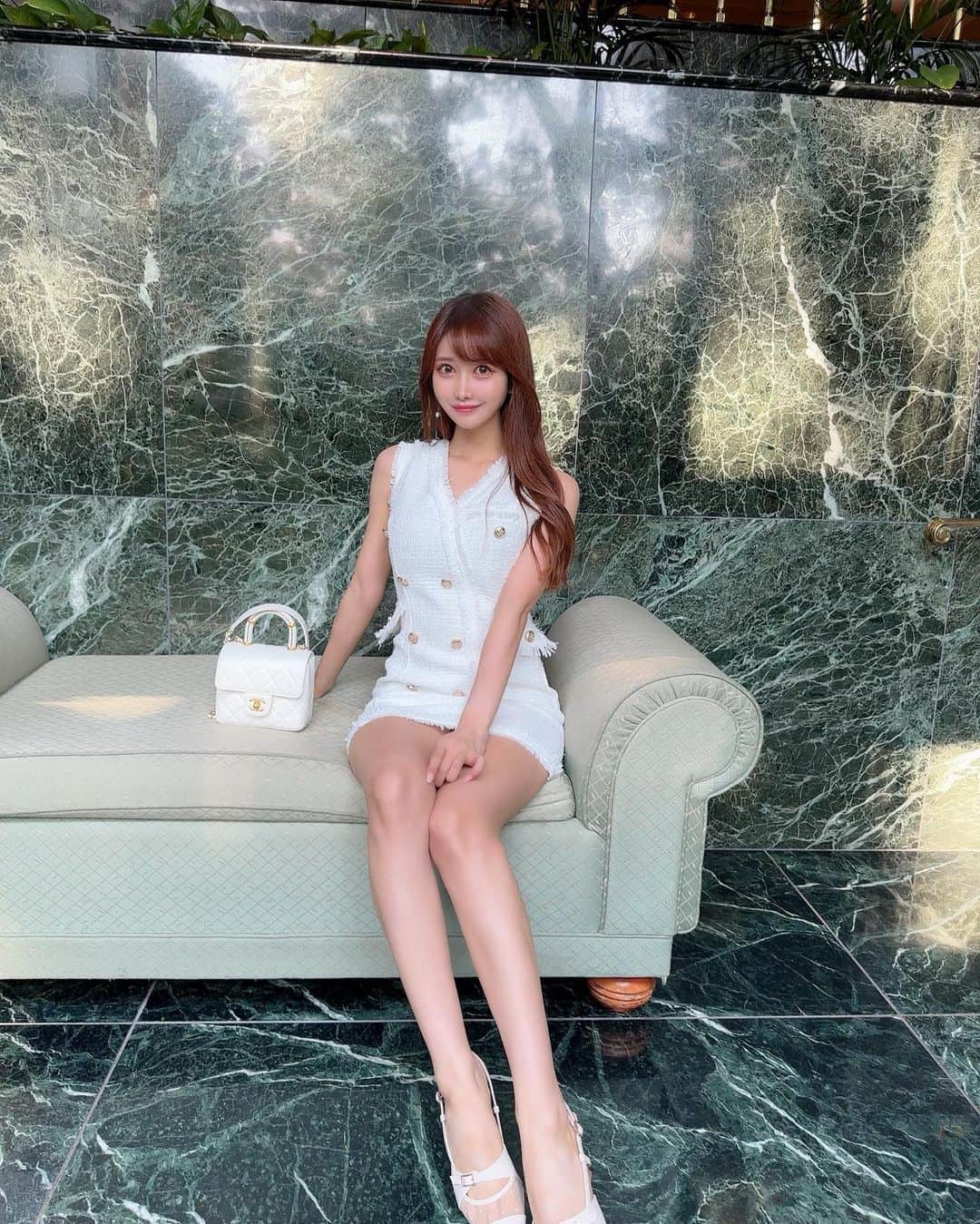 のインスタグラム：「. もう7月も終わりかぁ〜 はやいね🥺🌿 . . #ootd#fashion#july#dress#whitedress」