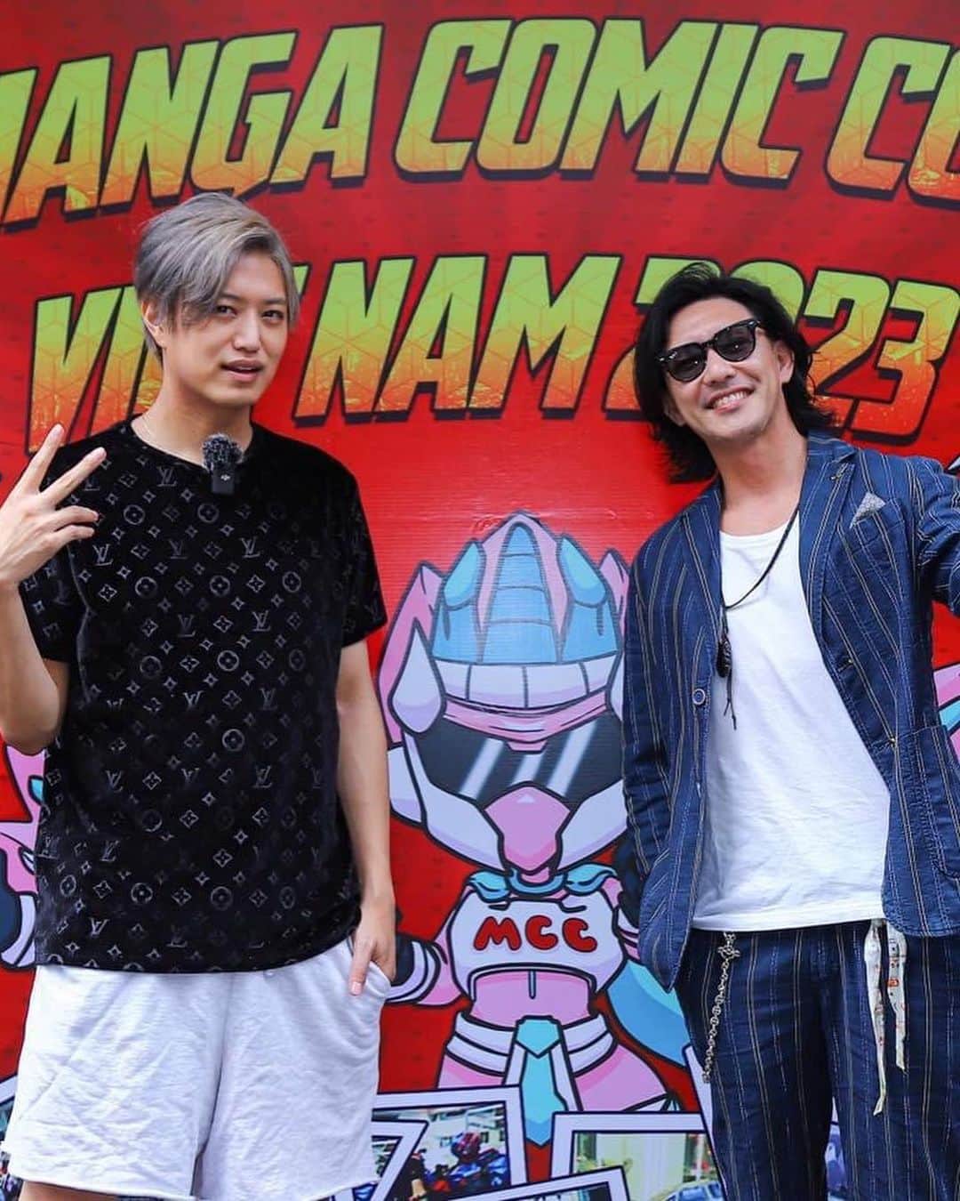 のインスタグラム：「ベトナムホーチミン最高でした。今度はいつ来れるかな！  #MANGACOMICCONVIETNAM #Vietnam #HoChiMinhCity #ガオレンジャー #ディケイド #井上正大 #金子昇 #特撮」