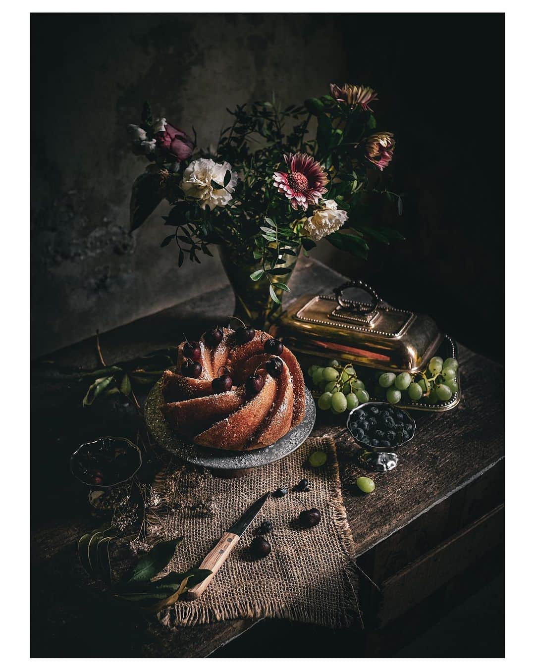 nathparisのインスタグラム：「GOURMANDISE 🍇 🍰  . Avec ce temps ☔️ profitons de doux plaisir gourmand 😋 Bonne semaine !」