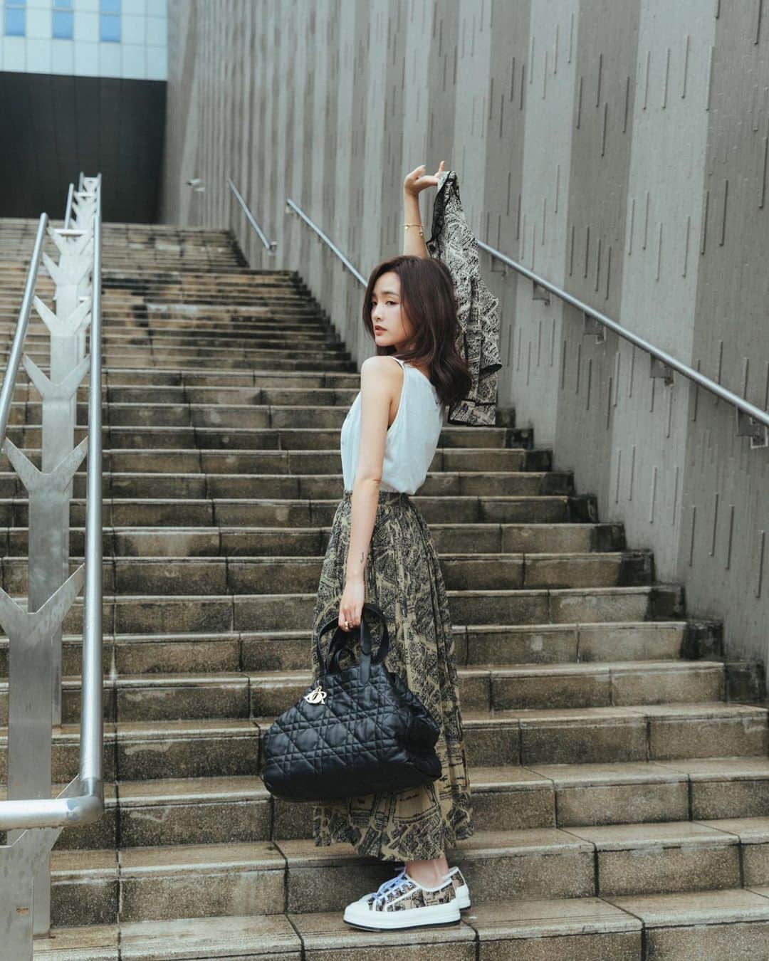 ジングルワンのインスタグラム：「： “Non, je ne regrette rien.”  Dior Toujours 👜  @Dior #DiorAW22」
