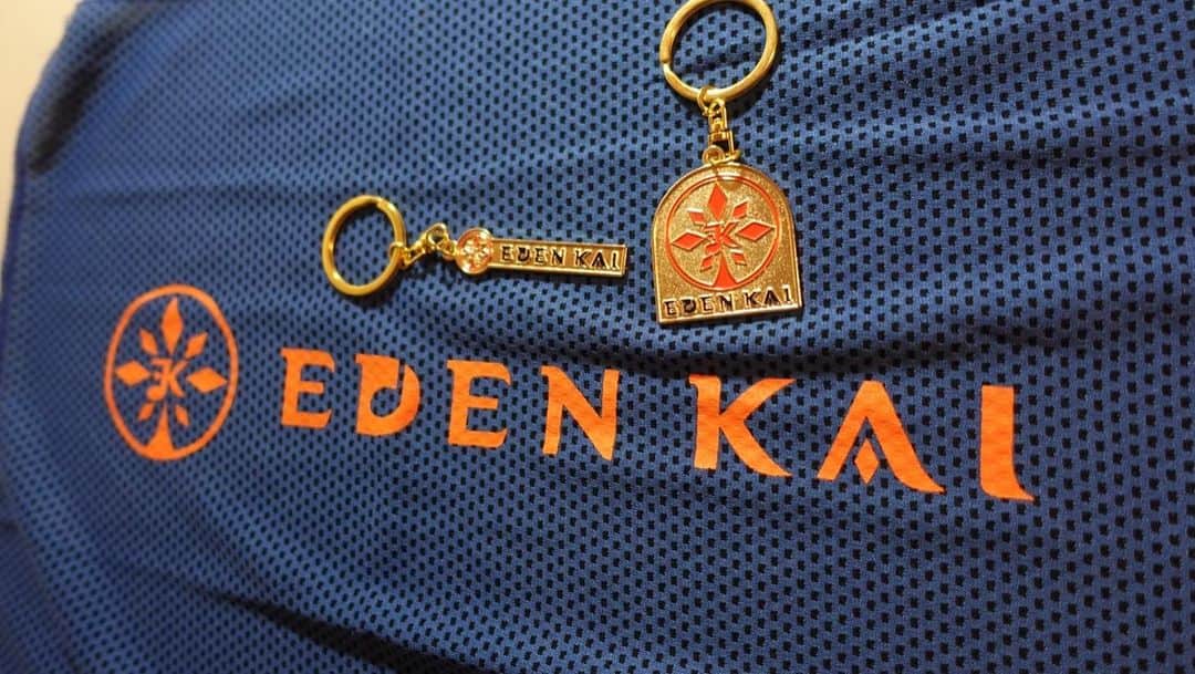 Eden Kaiさんのインスタグラム写真 - (Eden KaiInstagram)「8月都内で行われるライブについての動画をYouTubeに投稿いたしました…！🖥️✨⁣ ⁣ と同時に前回からキーチェーン、そして今回からクールタオルもグッズのお仲間入りを果たしました💧☀️ イベント物販エリアにございますので、是非お立ち寄りください😆🙌⁣ 皆さんと近日中にお会いできることを心待ちにしております！⁣ ⁣ Posted a new YouTube video about August performances in Tokyo…! 🙏⁣ ⁣ I also added new items such as keychains (since the last stay) and cooling towels!🧖 They’ll be on the merch table at every event:-))! Hope to see you soon!!⁣ ⁣ #EDENKAI #イーデンカイ」7月31日 18時48分 - edenkai_official
