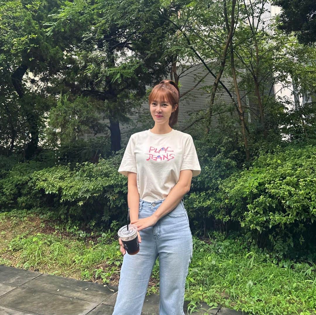 チェ・ユニョンのインスタグラム：「어머 머리가 갑자기 길어졌어요💇🏻‍♀️ 아무래도 야한생각을 많ㅇㄴㅎㅁㅎㄹ 초록초록 우리샵🌿정샘물🎄 Photo by 윤슬💕」