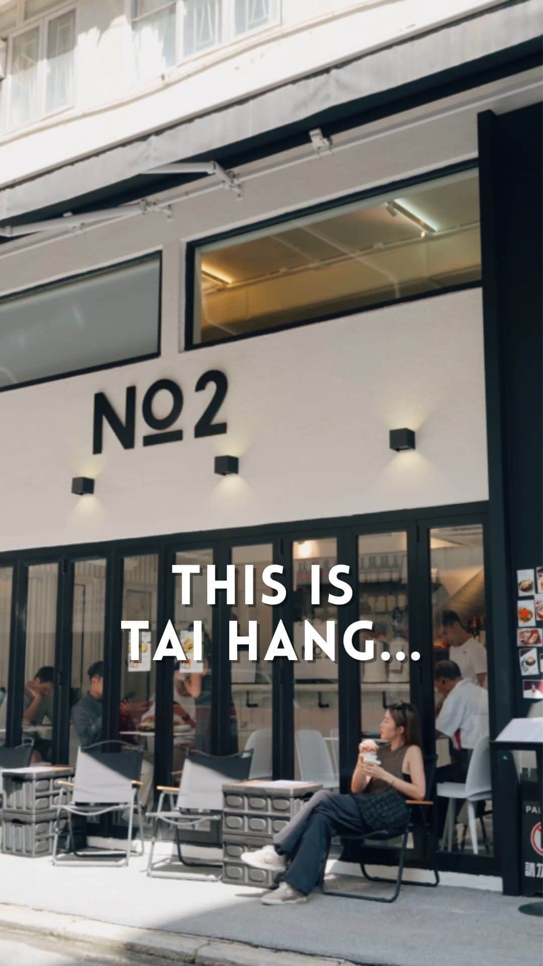 Discover Hong Kongのインスタグラム：「Get ready to fall in love with Tai Hang, one of the most stylish neighbourhoods in Hong Kong!✨ Brimming with trendy cafes☕️, local diners🍜 and historic temples, this hidden gem is packed with delightful surprises waiting for you.🤩 Wander through its colourful streets and soak up the unique vibe of Tai Hang!🌺   你準備好愛上既文青又富格調嘅大坑未？✨滿佈潮流打卡cafes☕、地道餐廳🍜同廟宇古蹟，處處都有驚喜🤩，等緊你嚟發掘！ 一齊chill住遊走，沉浸喺大坑獨有嘅氛圍之中啦！🌺  📍: Shun Hing Cha Chaan Teng 順興茶餐廳 📍: Lin Fa Kung Temple 蓮花宮 📍: @bing_kee 炳記茶檔 📍: @cookievission 📍: @musecollection.hk 📍: @no.2_hk  #TaiHang #HelloHongKong #DiscoverHongKong  ☕🍜☕🍜☕🍜☕🍜☕🍜☕🍜☕🍜☕🍜☕🍜 Hong Kong welcomes you✈️! Now travellers can get ‘Hong Kong Goodies’ 🛍️vouchers including one FREE welcome drink🍸 in the hottest bars! Check out the details here: bit.ly/HelloHKgoodiesEN. Hope to see you all soon! 香港歡迎你✈️！而家遊客仲可以享用「香港有禮🛍️」消費優惠券，去得 獎酒吧免費飲返杯🍸🍹！詳情請留意 bit.ly/HelloHKgoodiesTC」