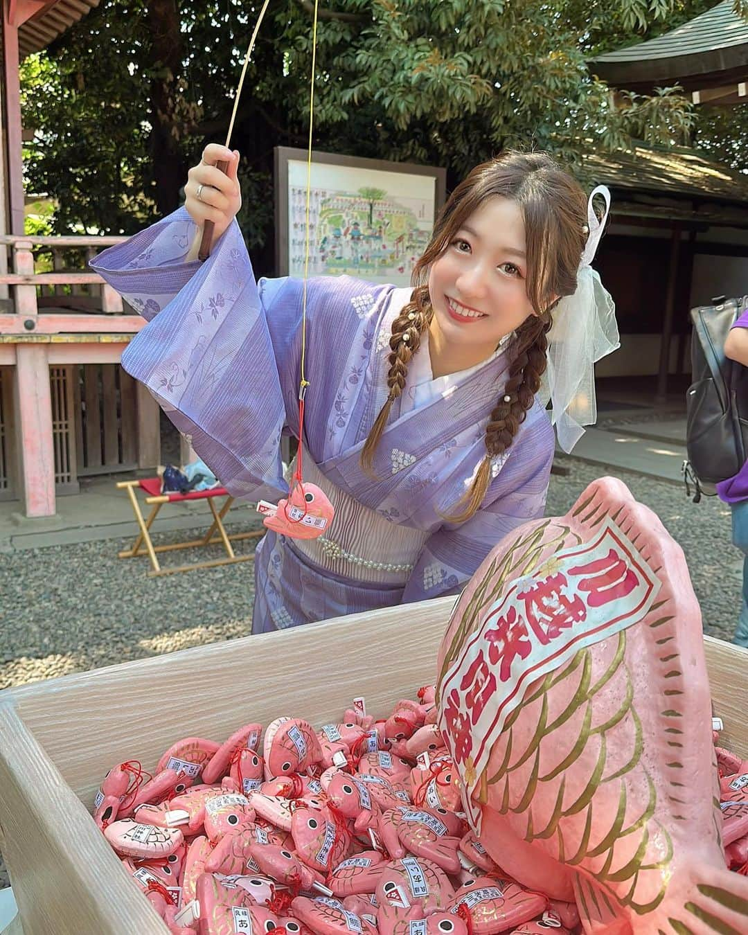 新矢皐月のインスタグラム：「鯛みくじ⛩️💓 この時の動画は明後日（水曜）だすから見てね☺️  普段は浴衣ってなると髪の毛アップにするんだけど 髪切る前だったから長くないとできない髪型にしたの🤭  甘め系で個人的珍しい🫶  #川越氷川神社 #鯛みくじ #おみくじ  #浴衣 #小江戸川越 #浴衣ヘアアレンジ #ヘアアレンジ #yukata #kawagoe #japantravel #japantrip #japanstyle #jinja #omikuji」