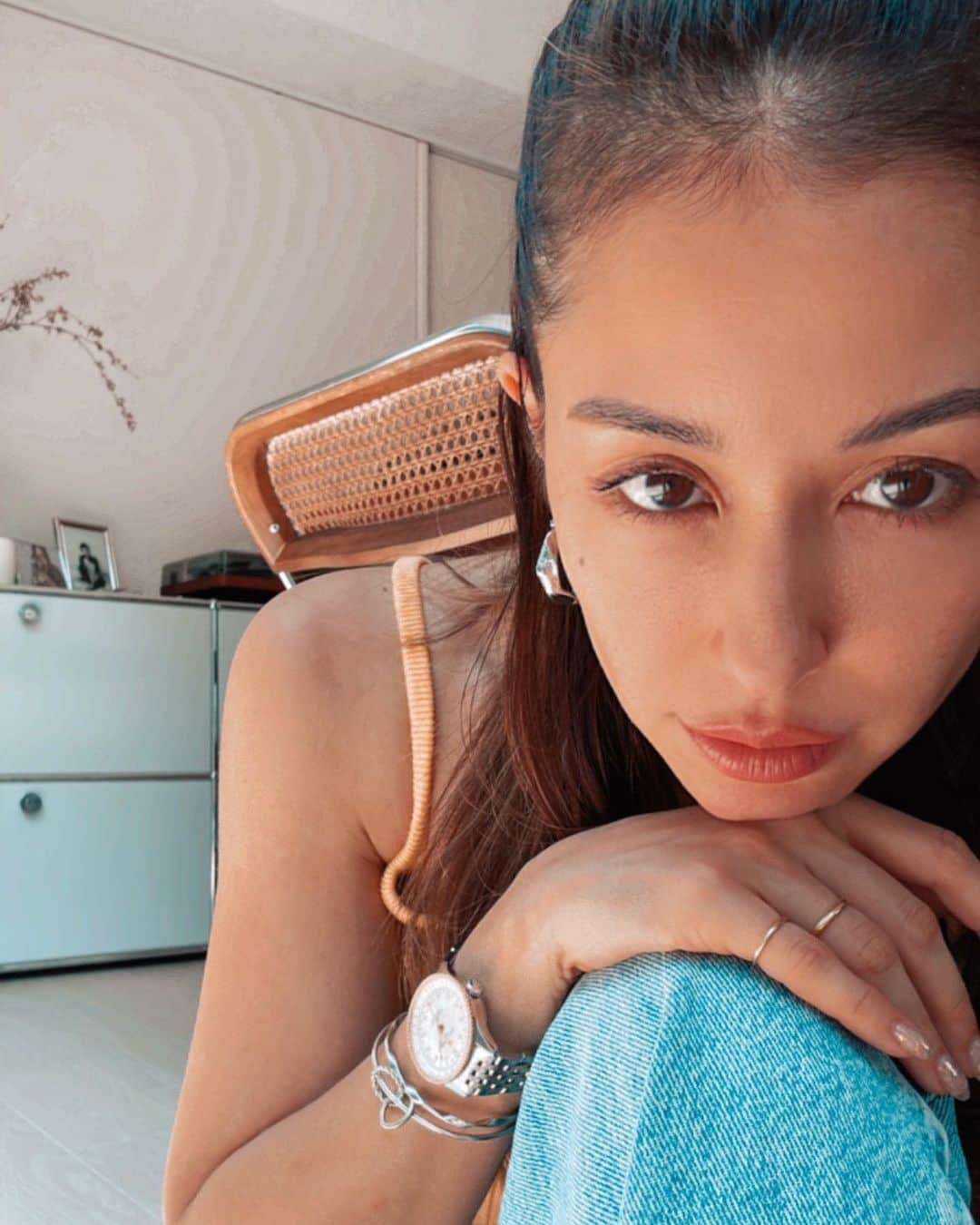 BENIのインスタグラム：「TOKYO is burning hot 連日リハーサルで更に燃えてる🥵❤️‍🔥💦💦🫨 水風呂ください  P.S.いよいよ週末はPREMIUM LIVE in Tokyo!! わくわくわくAre you ready???  #breitling #squadonamission #navitimer #bijouri #usm」