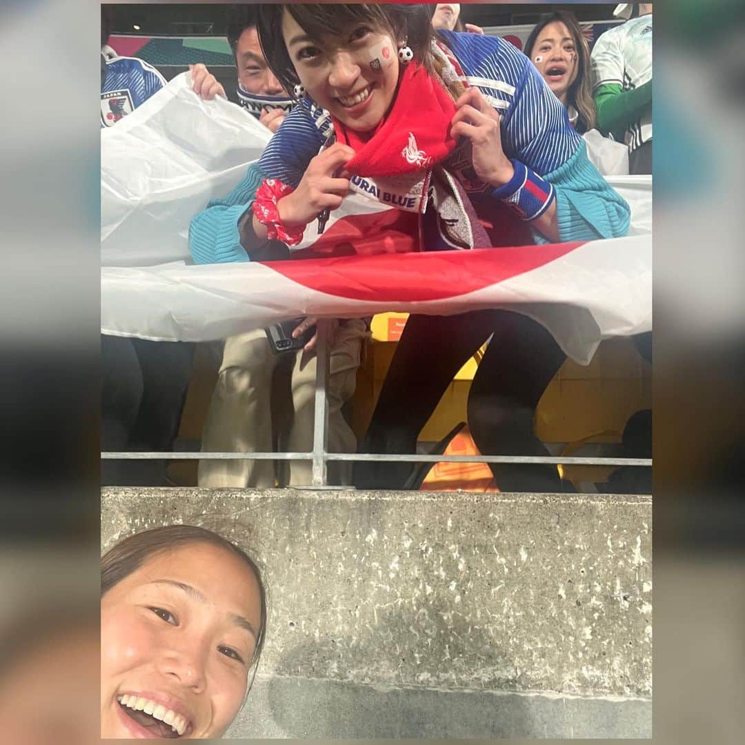 眞嶋優さんのインスタグラム写真 - (眞嶋優Instagram)「なでしこジャパン、グループ3連勝！無失点！凄すぎます！！！ 無失点でグループリーグ突破出来るというのは、本当に素晴らしい！メンバー交代も上手くしながら、絶対に勝つ！誰が出ても強いチームです！絶対優勝！！！！ （興奮してます!）  試合後に選手が周回して写真を撮ってくださりました^ ^嬉しすぎる…！宝です！  Japan 🇯🇵 🔥 Super excited !!!!!!!!  #サッカー #ワールドカップ #なでしこジャパン #日本 #女子サッカー #サッカー日本代表 #日本代表 #足球 #soccer #football #japan #fifawwc #fifawomensworldcup #fifaworldcup #jfa #womenssoccer #womensfootball #soccergirl #japanesegirl #축구　#여자축구 #newzealand #wellington #wellingtonnz #oceania」7月31日 19時28分 - yu_mashima