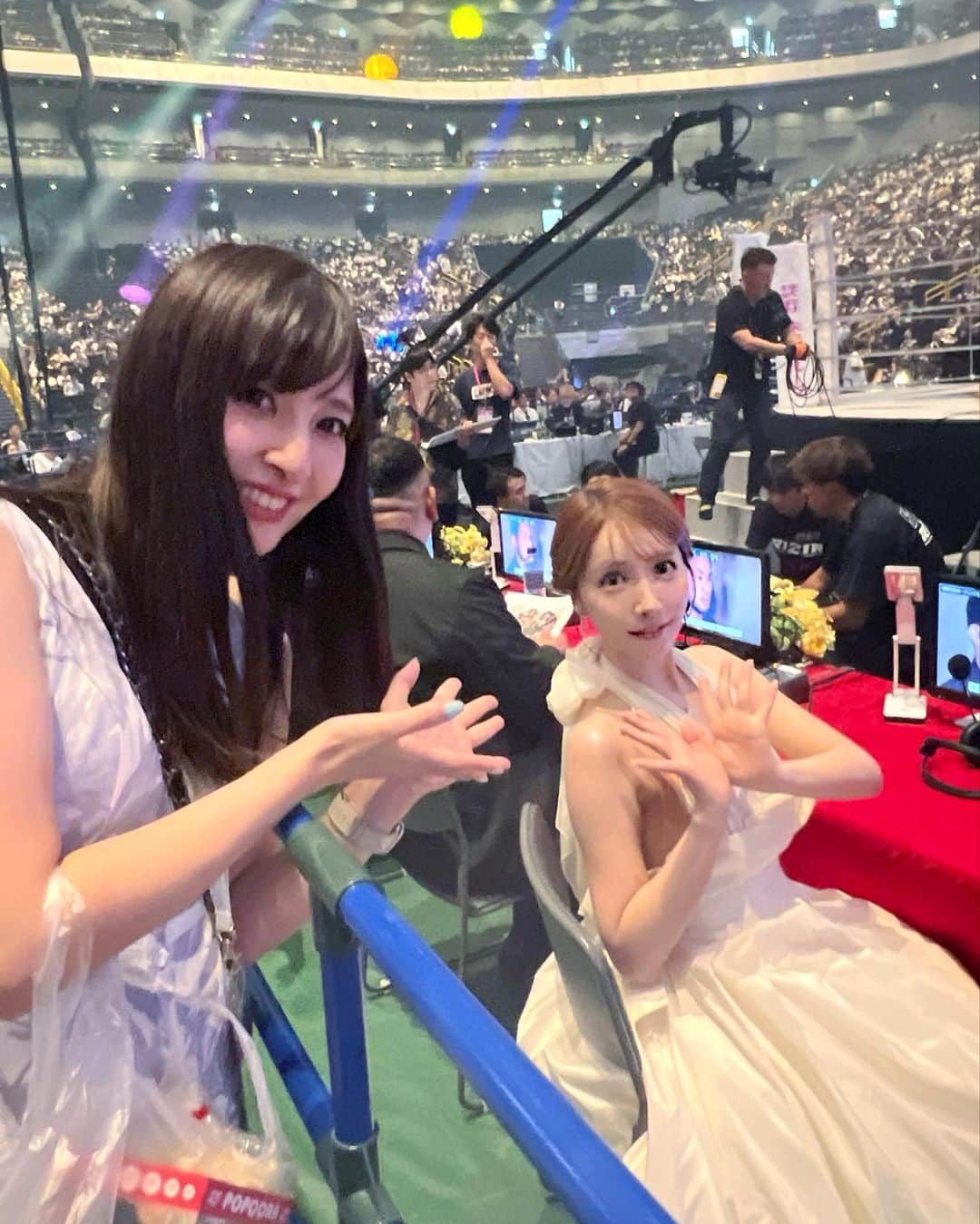 五位渕のぞみのインスタグラム：「#三上悠亜 さん✨✨ @yua_mikami  ㅤㅤㅤㅤㅤㅤㅤㅤㅤ 三上悠亜さんの最近のダイエットのYouTube動画 もうね5回くらい見たし、ピンクのポーチも愛用中です🥰❤️ RIZINの会場に来てくれただけで嬉しいです☺️ 三上悠亜さんをきっかけにRIZINファンになる 方がいたりしそうだし、ご活躍期待してます🥰❤️ ㅤㅤㅤㅤㅤㅤㅤㅤㅤ #のむシリカ presents #超RIZIN2 powered by #UNEXT 🥊 #BellatorxRIZIN2 ㅤㅤㅤㅤㅤㅤㅤㅤㅤ 📅7月30日（日） 🏟#さいたまスーパーアリー @rizin_pr  @bellatormma  @unextjp_official  @nobu_sakakibara @nomusilica_official  ㅤㅤㅤㅤㅤㅤㅤㅤㅤ  ㅤㅤㅤㅤㅤㅤㅤㅤㅤ ㅤㅤㅤㅤㅤㅤㅤㅤㅤ ㅤㅤㅤㅤㅤㅤㅤㅤㅤ  ㅤㅤㅤㅤㅤㅤㅤㅤㅤ  #RIZIN #BellatorMMA #ライジン #ベラトール #榊原信行  #格闘技 #キックボクシング #kickboxing #MMA #格闘技女子 #総合格闘技 #格闘技好き #格闘技好きな人と繋がりたい #saitamasuperarena #bellatorxrizin2」