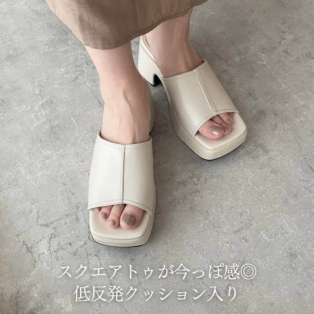 ときみつたかこさんのインスタグラム写真 - (ときみつたかこInstagram)「大人女子が選ぶ厚底サンダル♡  🏷 厚底スクエアトゥクロスサンダル[zr824] ivory  🏷 スクエアトゥレザーミュールサンダル[gd1371]  ーーーーーーーーーー Takako : 159cm / #骨格ウェーブ / #ブルベ夏 他の投稿を見る→【@takako_tokimitsu】 ーーーーーーーーーー  #grlサンダル #grl購入品 #サンダル #グレイル購入品 #キレイめカジュアル　#大人コーデ　#大人可愛い　#厚底サンダル」7月31日 19時31分 - takako_tokimitsu