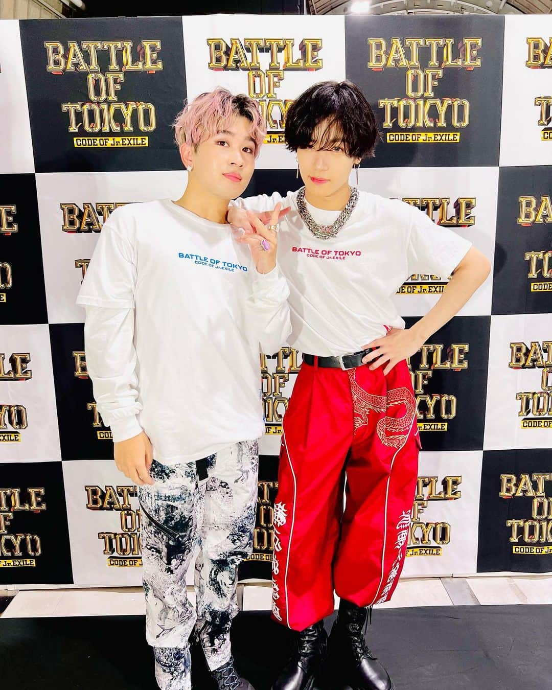 奥田力也のインスタグラム：「RAMPAGE兄さん達✊🏼🖤 @the_rampage_official   余韻が凄いですね？！☺ ファンの皆様にお会いする事が出来本当に嬉しく思います🌷  #Ricky #bot #川村壱馬 くん #岩谷翔吾 くん #Likiya さん #Riku くん」