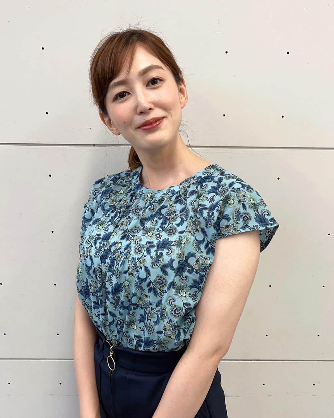 西﨑梨乃さんのインスタグラム写真 - (西﨑梨乃Instagram)「. きょうはRNC news every. お天気コーナー担当でした⛅️ . これまでの猛烈な暑さと比べたら 少し和らいだのかな？と思いましたが 蒸し暑かったですね、、、🥵 . あすあさっては気温が上がって 熱中症に厳重警戒が必要です🙇‍♀️ 引き続き、 対策をしてくださいね🥺 . 衣装は ブルー系の柄のブラウスでした💙🩵 . 今週もよろしくお願いします！ . . @rino_nishizaki . . #西日本放送 #RNC #岡山 #香川 #アナウンサー #アナウンサー衣装 #西﨑梨乃」7月31日 19時40分 - rino_nishizaki