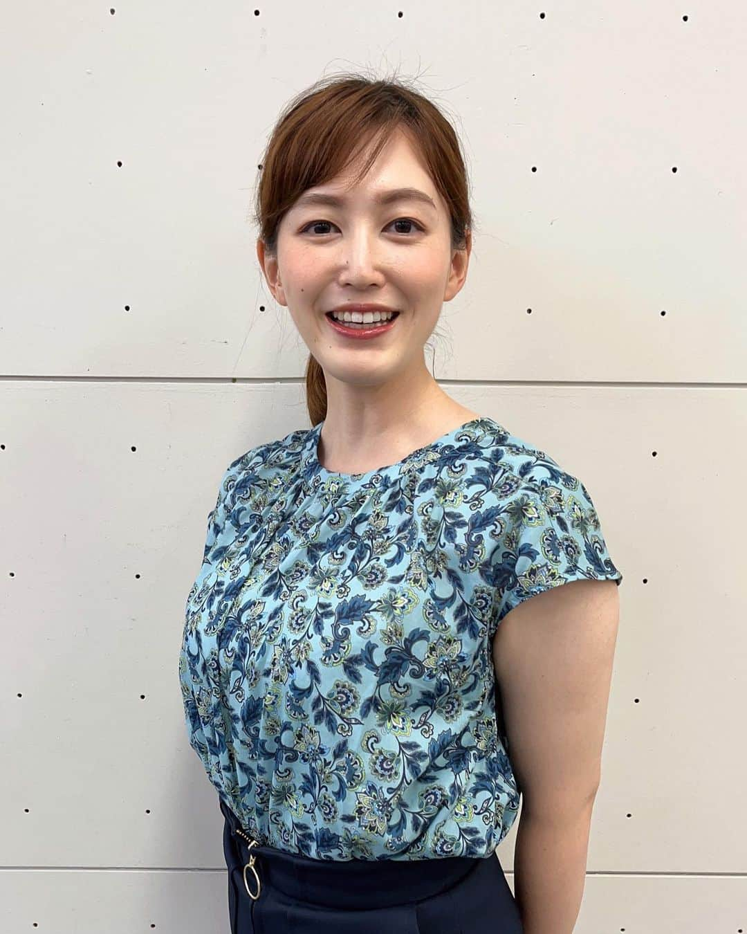 西﨑梨乃さんのインスタグラム写真 - (西﨑梨乃Instagram)「. きょうはRNC news every. お天気コーナー担当でした⛅️ . これまでの猛烈な暑さと比べたら 少し和らいだのかな？と思いましたが 蒸し暑かったですね、、、🥵 . あすあさっては気温が上がって 熱中症に厳重警戒が必要です🙇‍♀️ 引き続き、 対策をしてくださいね🥺 . 衣装は ブルー系の柄のブラウスでした💙🩵 . 今週もよろしくお願いします！ . . @rino_nishizaki . . #西日本放送 #RNC #岡山 #香川 #アナウンサー #アナウンサー衣装 #西﨑梨乃」7月31日 19時40分 - rino_nishizaki