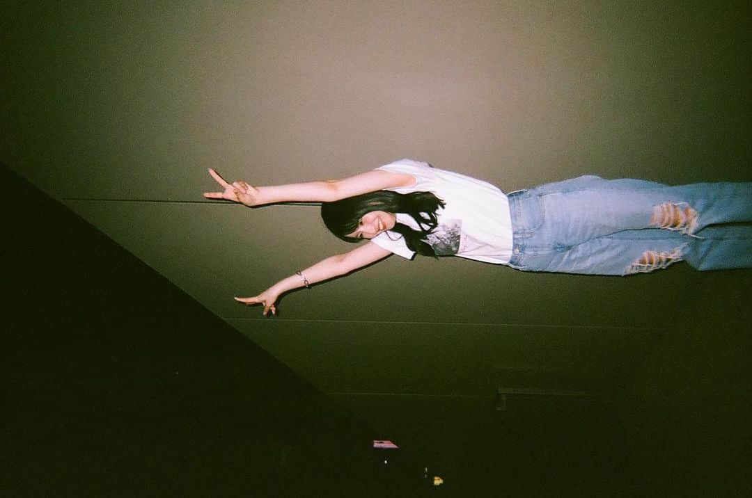 森青葉のインスタグラム：「☺︎ だいぶまえの写真やけど ともだちが撮ってくれたフィルム🎞️  美味しいかき氷食べに行きたい もりもりのすっごいかき氷！！！  #film #フィルムカメラ」