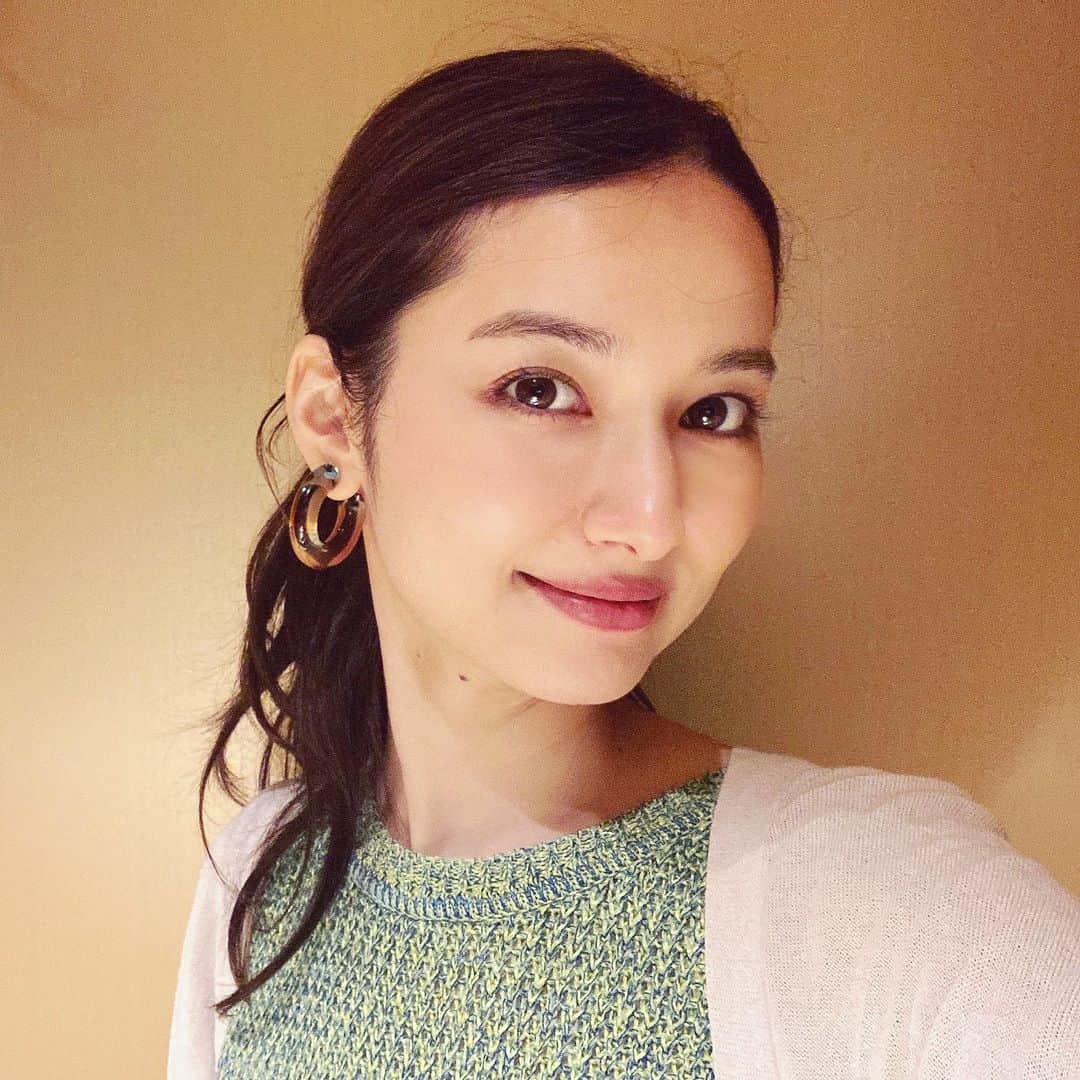のインスタグラム：「夏のための 新しいピアス🌞✨ 涼しい〜」