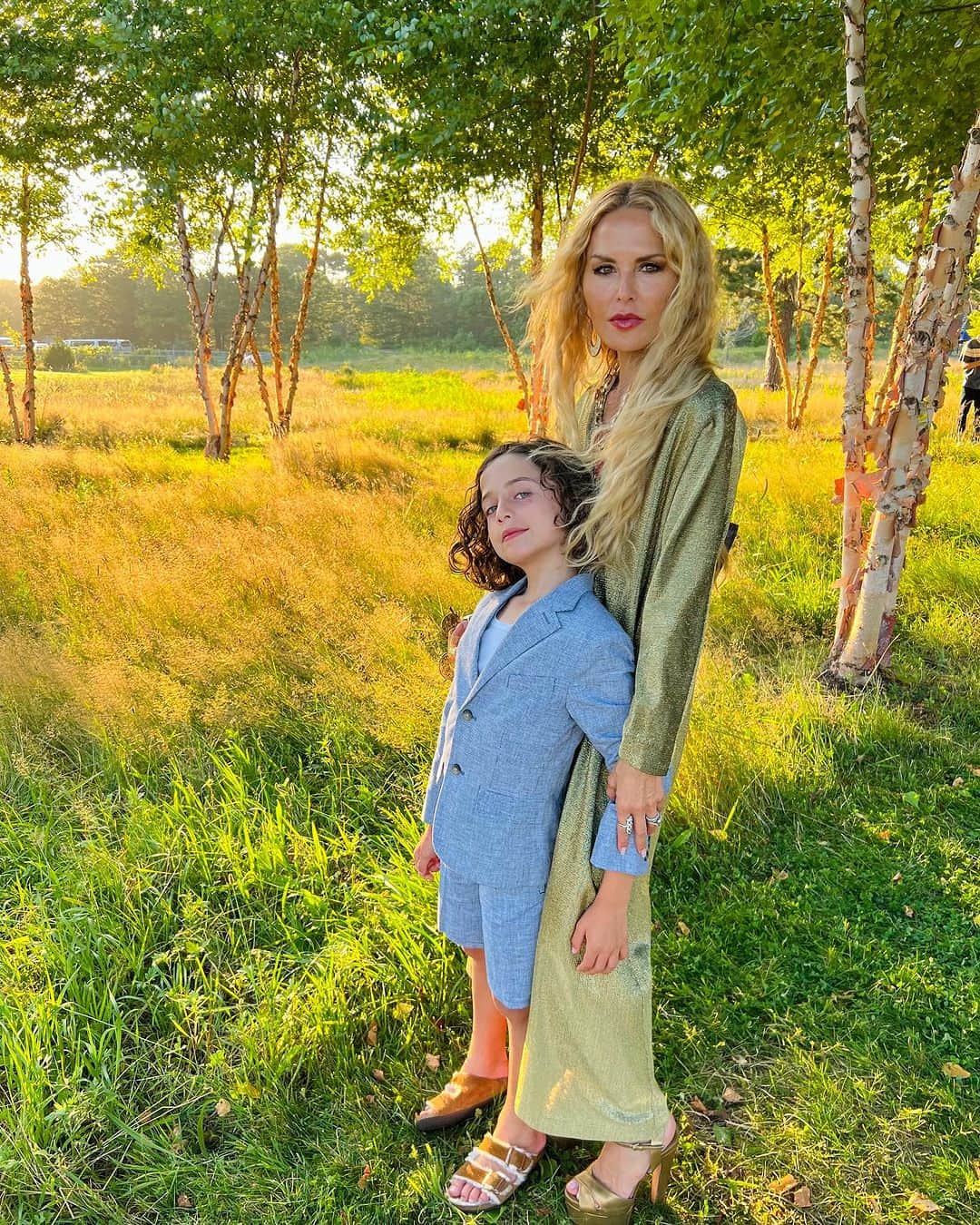 のインスタグラム：「Kaius said he felt like we were in a painting when we took this 📸 . The most idyllic setting generously and graciously hosted by @nph @dbelicious for the @godslovenyc ..such a special summer night learning about the tremendous impact of this incredible organization 🙏🏻❤️」