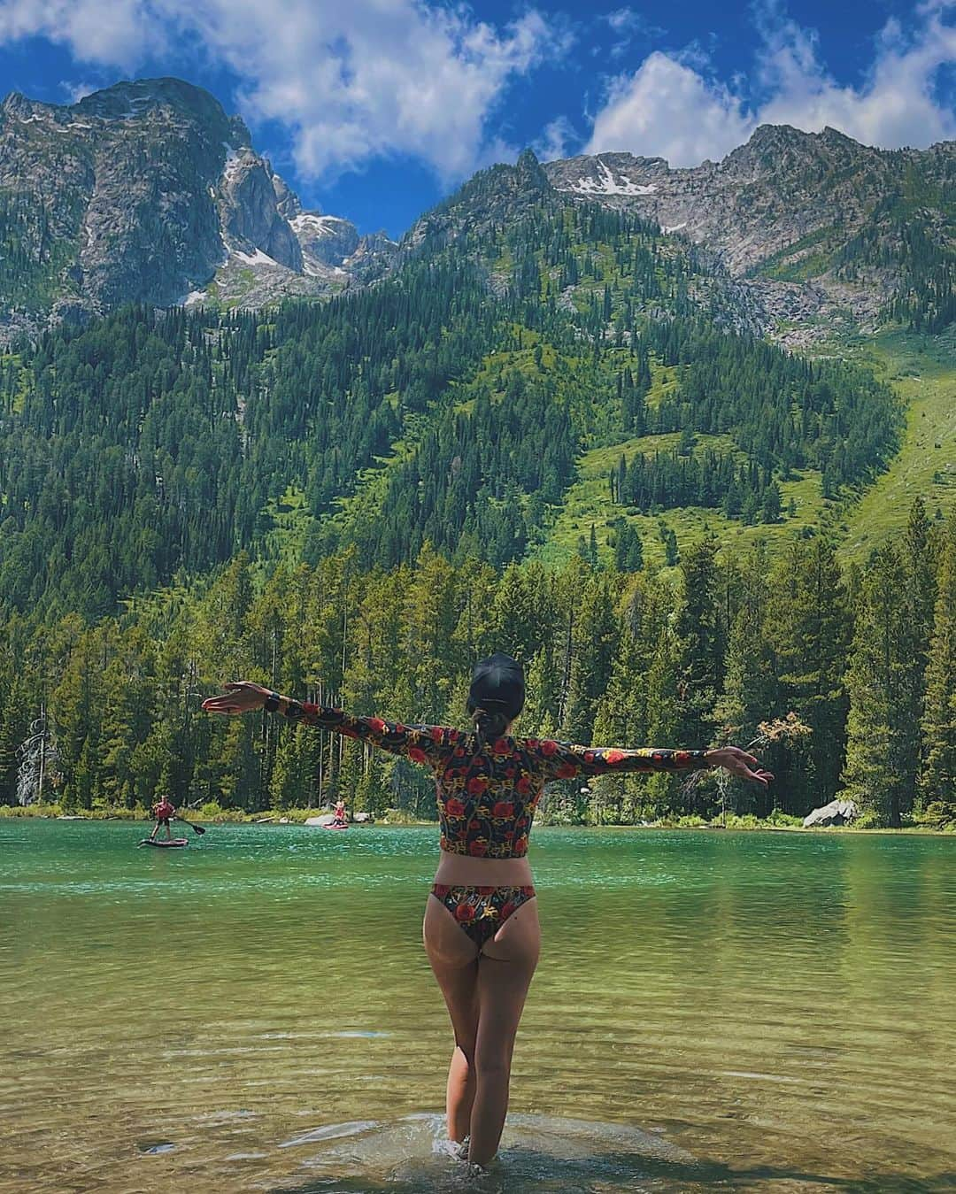 ダニエラ・ルーアさんのインスタグラム写真 - (ダニエラ・ルーアInstagram)「Taking in the fields and the mountains… pretending I didn’t ask my sis @swrightolsen to take these. . Absorvendo o campo e as montanhas… fingindo que não pedi à minha mana @swrightolsen para tirar as fotos. . #Idaho #family #barnlife #mountainlife #relax #nature #soakingItIn #cowboybooys #cowboyhat #bikini @camiandjax」7月31日 10時50分 - danielaruah