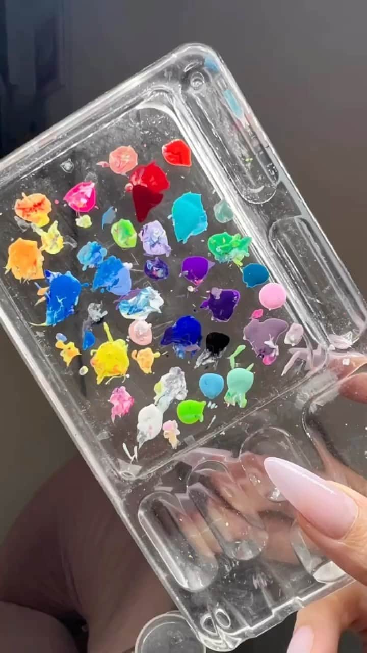Mei Kawajiriのインスタグラム：「I made @ilana_savdie ‘s large painting 🖼️ to tiny nails👉💕‼️/ using @zillabeau products ❣️」