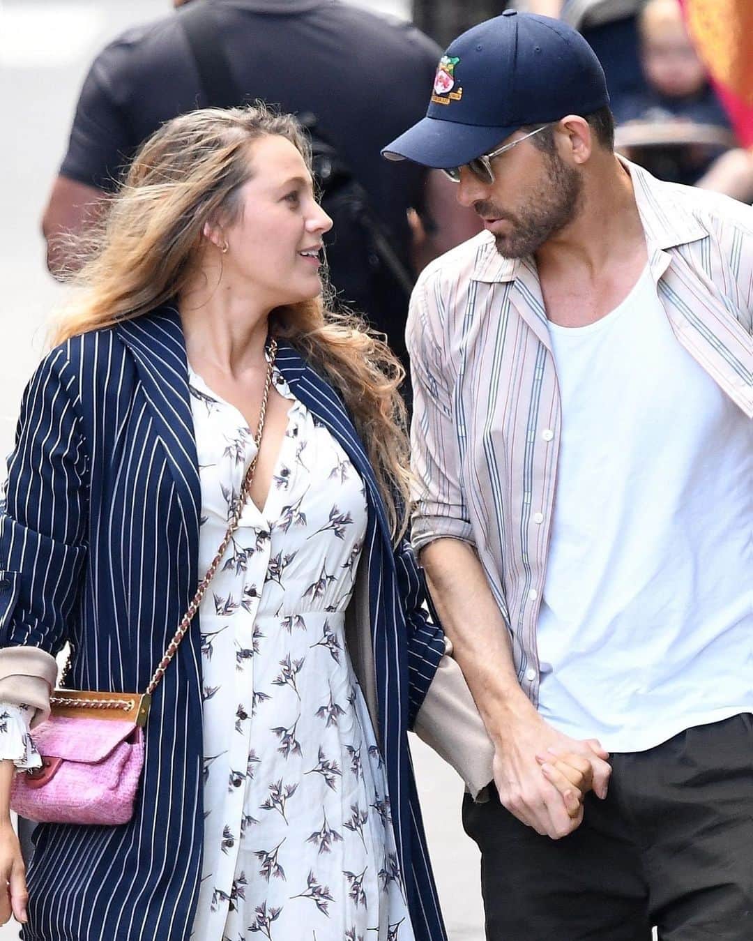 Just Jaredさんのインスタグラム写真 - (Just JaredInstagram)「Blake Lively holds hands with Ryan Reynolds as they headed to La Poule au Jar in Paris, France, for a romantic lunch date #BlakeLively #RyanReynolds Photos: Backgrid」7月31日 11時17分 - justjared