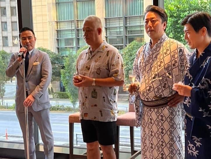大谷廣松さんのインスタグラム写真 - (大谷廣松Instagram)「妻が幹事をさせていただいている、歌舞伎同好会一周年パーティーに参加してきました。 ご協力くださった、右團次さん、男女蔵さん、九團次さん、右若さんありがとうございました。  「歌舞伎を観たいと思っているけど、一歩踏み出す勇気がない」というお声をたくさん聞きました！ 歌舞伎未体験の方と歌舞伎についてお話しする機会は初めてでしたので、 色々な世代に歌舞伎のご興味持ってくださる方がいらっしゃる嬉しさと、伝統芸能の魅力の底力を感じることができ、もっと頑張っていこう！と改めて思えた夜でした。 歌舞伎を愛してくださる皆さまも、歌舞伎が気になっている皆さまも、今後ともよろしくお願いいたします。」7月31日 11時19分 - hiromatsu.official
