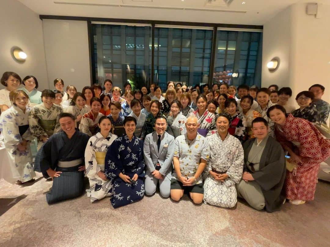 大谷廣松のインスタグラム：「妻が幹事をさせていただいている、歌舞伎同好会一周年パーティーに参加してきました。 ご協力くださった、右團次さん、男女蔵さん、九團次さん、右若さんありがとうございました。  「歌舞伎を観たいと思っているけど、一歩踏み出す勇気がない」というお声をたくさん聞きました！ 歌舞伎未体験の方と歌舞伎についてお話しする機会は初めてでしたので、 色々な世代に歌舞伎のご興味持ってくださる方がいらっしゃる嬉しさと、伝統芸能の魅力の底力を感じることができ、もっと頑張っていこう！と改めて思えた夜でした。 歌舞伎を愛してくださる皆さまも、歌舞伎が気になっている皆さまも、今後ともよろしくお願いいたします。」