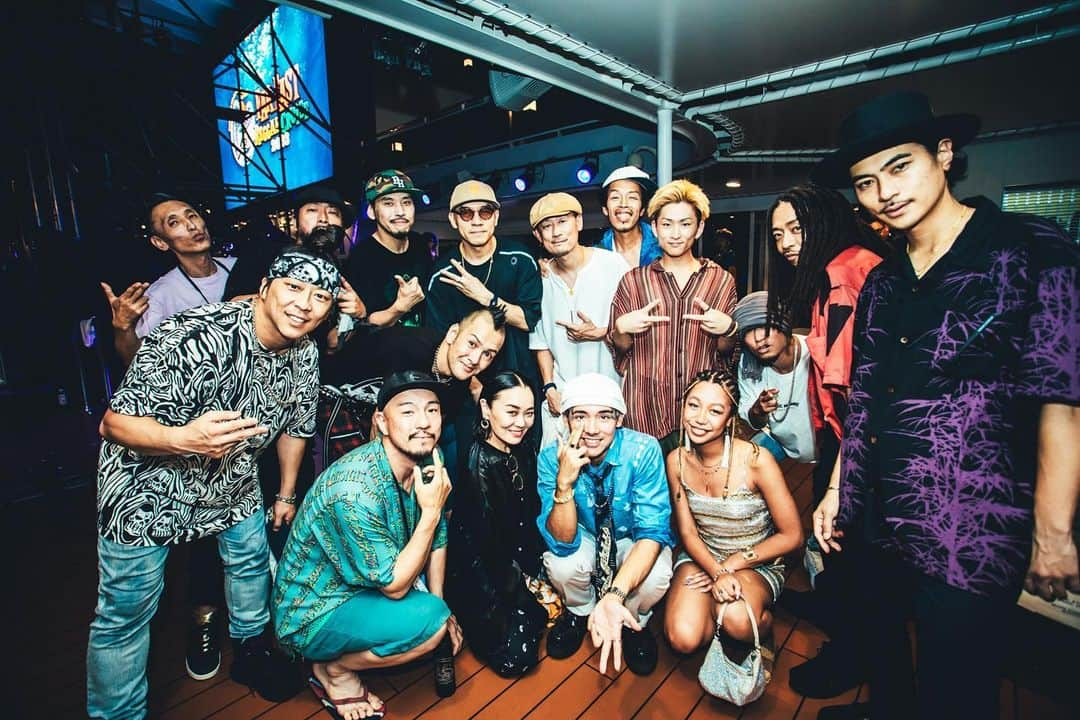 PUSHIMのインスタグラム：「. @fareastreggaecruise   Photo by @junya_thirdeye   #pushim and my family #mightycrown  #fareastreggaecruise」