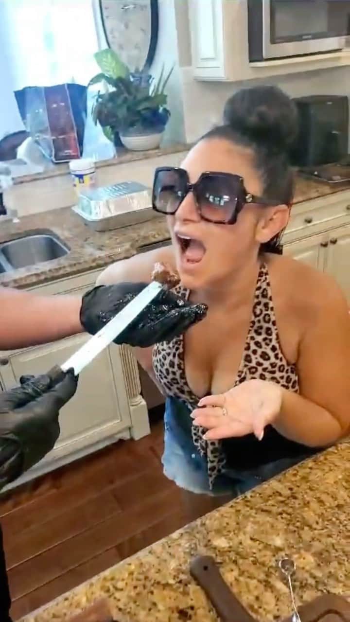 ディーナ・ニコール・コルテーゼのインスタグラム：「You can't have a meatball... without MEAT 🥩😉 We LOVED cooking 🥩 for this Jersey Shore OG & her family! #porterhouseparty Serving NY/NJ/PA/CT & COMING SEPTEMBER FLORIDA!!!」