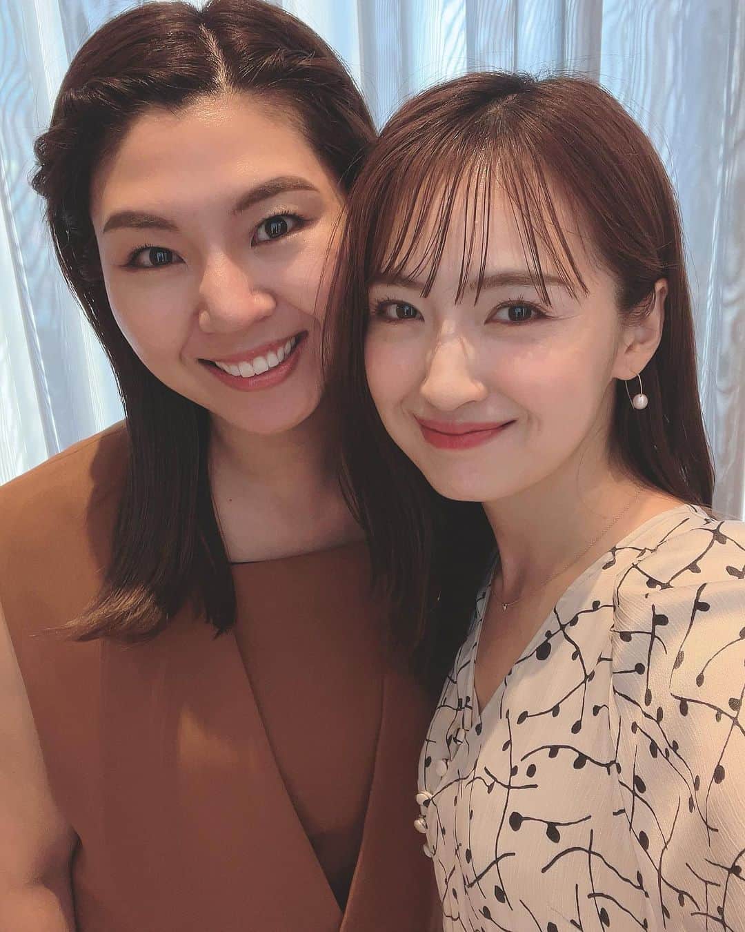花岡維生のインスタグラム：「あーもう楽しすぎて一瞬だったなぁ🥹🫶 昨日はあすかとランチして映画見て感想喋りすぎて写真撮り忘れたのでwその前のときの💓 最近観たい映画が多すぎるということで次回も映画です🎞️w @asuka_825062 いつもありがと😆」