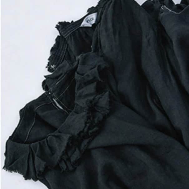 OKAのインスタグラム：「〈BLACK DYE〉プロジェクトvol.4開催中！ @loisir_official   色が褪せてしまったLOISIRのリネンの服を黒色に染め直して後日お渡しします。 （無償の為、お一人につき5点まで）  リネン100％のアイテム（何色でもOK、但しLOISIR及び姉妹ブランドADIEU TRISTESSE、conges payes のものに限ります）を下記ショップにお持ちください。 ------------------------------------------ 〈LOISIR「BLACK DYE」プロジェクト〉   受付期間：8/13(日)まで 展開店舗： LOISIR 代官山アドレス・ディセ店 LOISIR d’or 丸ビル店 ADIEU TRISTESSE ランドマークプラザ店 conges payes 吉祥寺フラッグショップ」