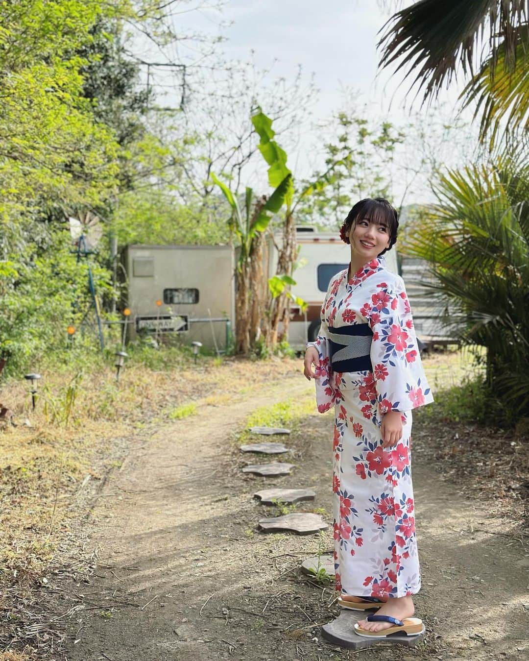 齊藤京子のインスタグラム：「本日発売の「グラビアチャンピオンVOL.1」の表紙を務めさせていただきました☺︎ 創刊号の表紙ということでとても気合いが入りました！大変光栄です。 「週刊少年チャンピオン」での初表紙から最新回までの全10回厳選未公開カットやロングインタビューも含まれていたりとものすごいボリュームです！😳 ぜひぜひご覧ください\( ¨̮ )/」