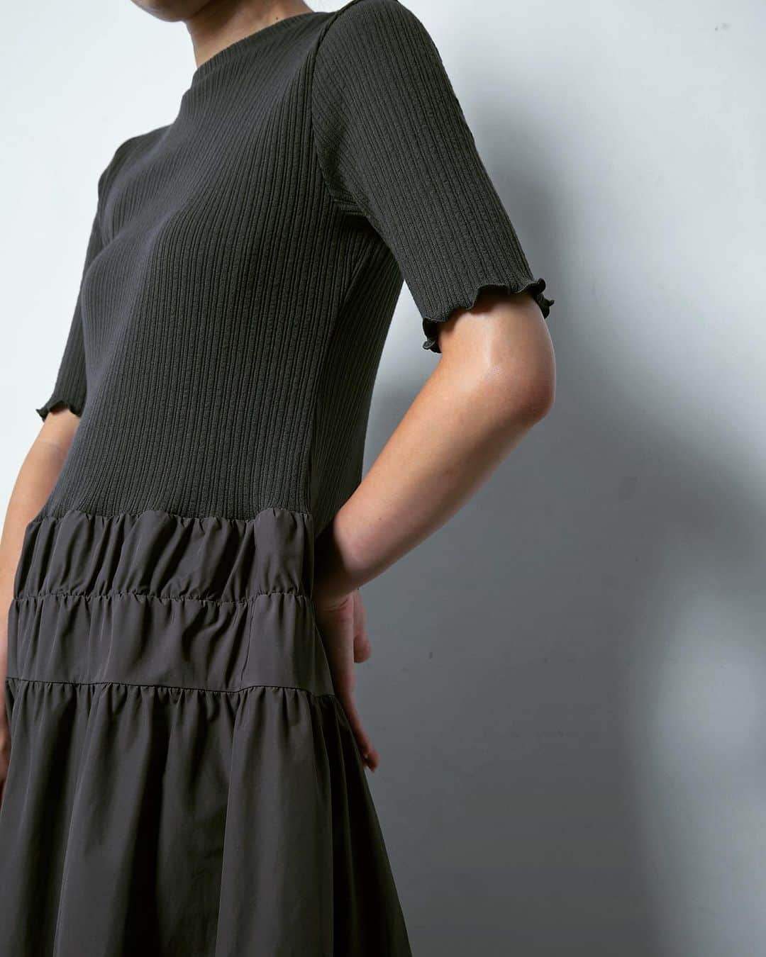 ルシェルブルーさんのインスタグラム写真 - (ルシェルブルーInstagram)「New Arrival >>> IN STORE NOW . . ☑︎ Jersey&Taffeta Dress ¥24,000+tax (Color: Gray, Black)  #lecielbleu #ルシェルブルー　#aw23 #fashion  #styling #lace #jersey #taffeta #dress」7月31日 12時01分 - lecielbleu_official