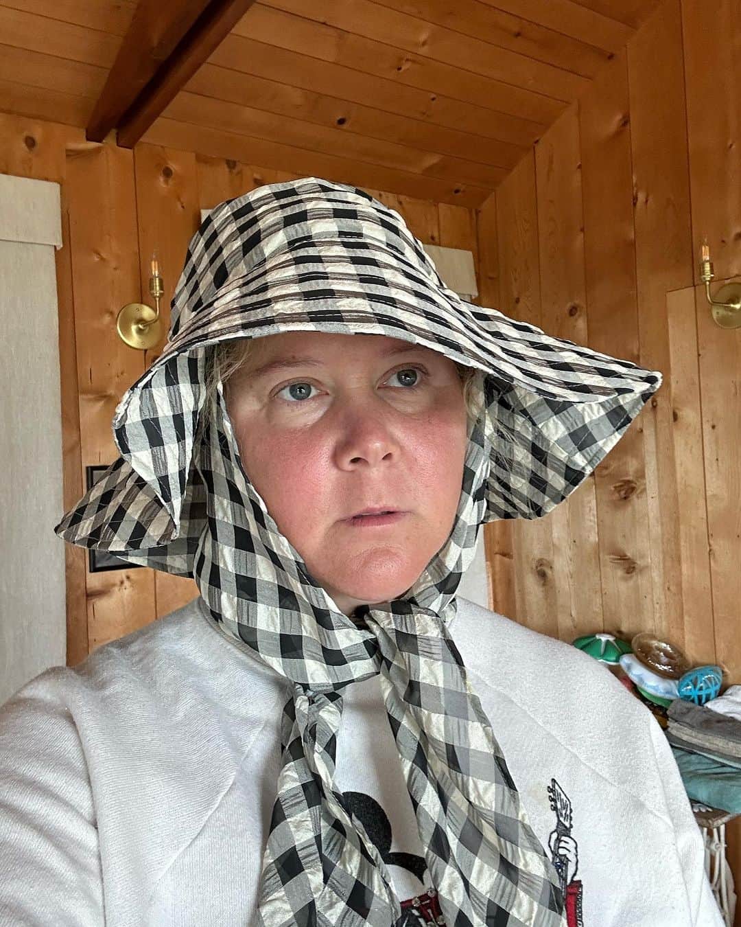 エイミー・シューマーさんのインスタグラム写真 - (エイミー・シューマーInstagram)「@nypost do you like my hat?」7月31日 12時19分 - amyschumer