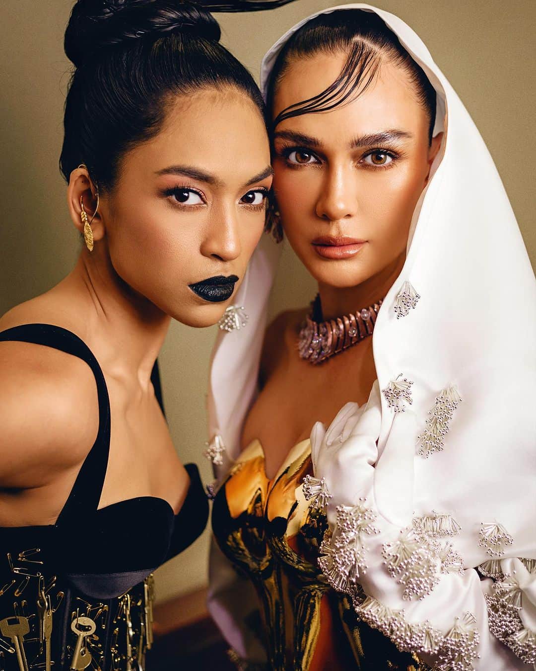 ルナ・マヤのインスタグラム：「Suzzanna, Ratih & Surya 🖤  Suzzanna Malam Jumat Kliwon 3.8.23  📸: @ronald_andhika」