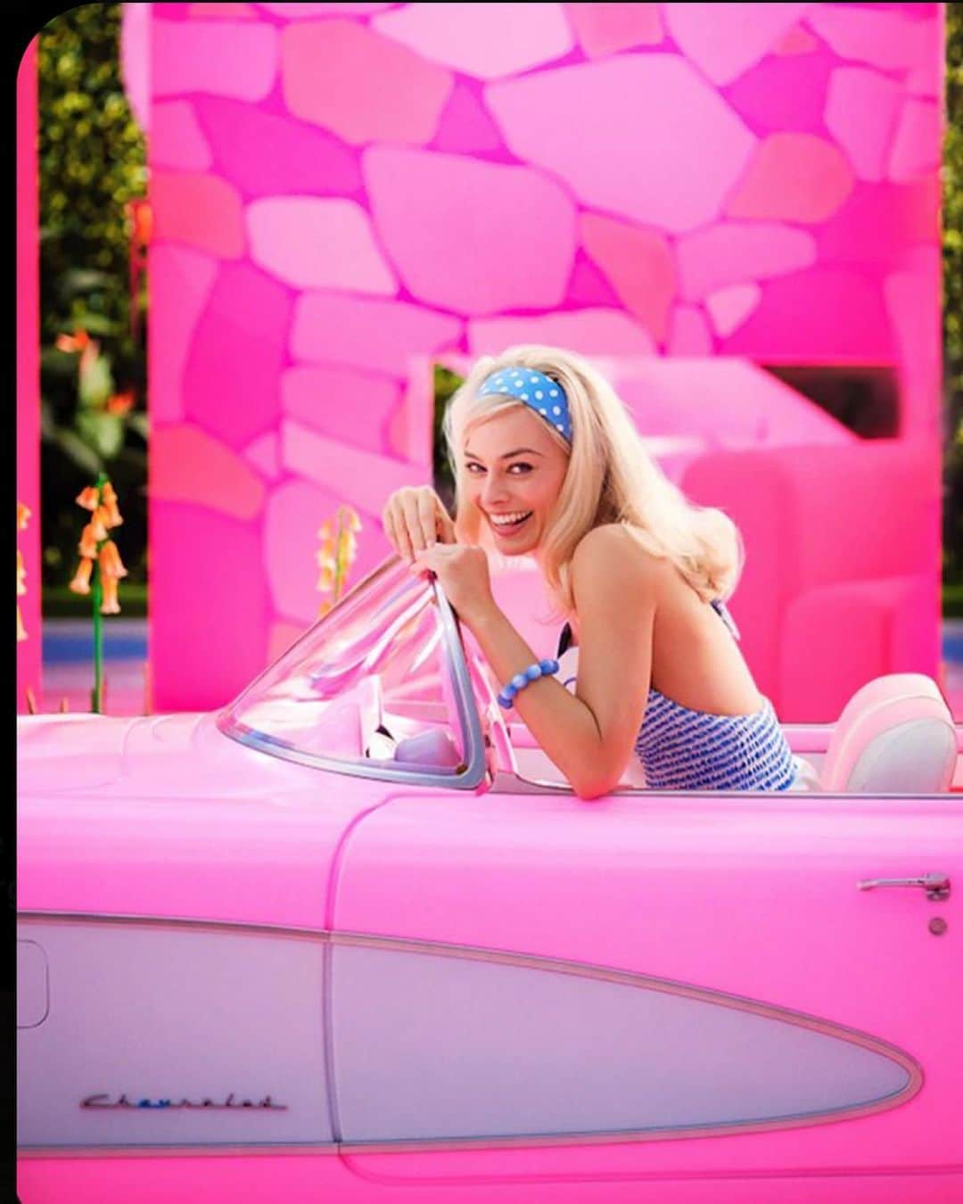 miniさんのインスタグラム写真 - (miniInstagram)「8/11についに日本でも公開になる 『Barbie💖💖』 今から楽しみすぎる😍💓💟  そして @barbie_japan_official でプレゼント企画やってたんだけど、いちばん欲しかったホットウィール💖🚗💞 Barbieが乗ってる1956のコルベットが当たったぁ〜🥹🙌🏾💓💞💖💞✨✨✨ 嬉しすぎる🥹💕💕✨✨✨  ありがとうございます🥺🙏🏽💖💖  #barbie #barbiethemovie #corvette #pink #バービー」7月31日 12時23分 - mini.stagram
