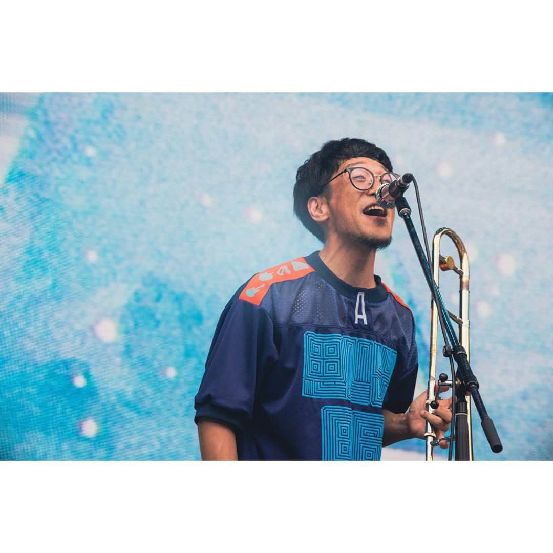 思い出野郎Aチームさんのインスタグラム写真 - (思い出野郎AチームInstagram)「FUJI ROCK FESTIVAL'23  思い出野郎Aチームを見てくださった皆さまありがとうございました！  1年ぶりのリベンジを無事果たし、パンパンのWHITE STAGEでライブが出来て最高でした✨  VJ @yujikamiyama  📸 @pppanchiii」7月31日 12時24分 - oyat_official